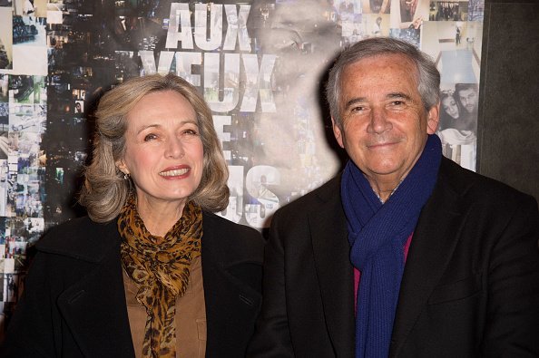 Arielle Semenoff et Alain Doutey assistent la Première d'Aux Yeux de Tous à Paris. | Photo : Getty Images