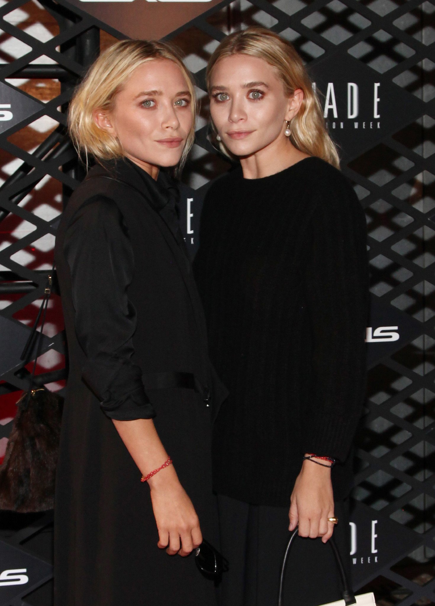 Mary-Kate Olsen et Ashley Olsen participent au Lexus Design Disrupted Fashion Event au SIR Stage 37 | Source: Getty Images 