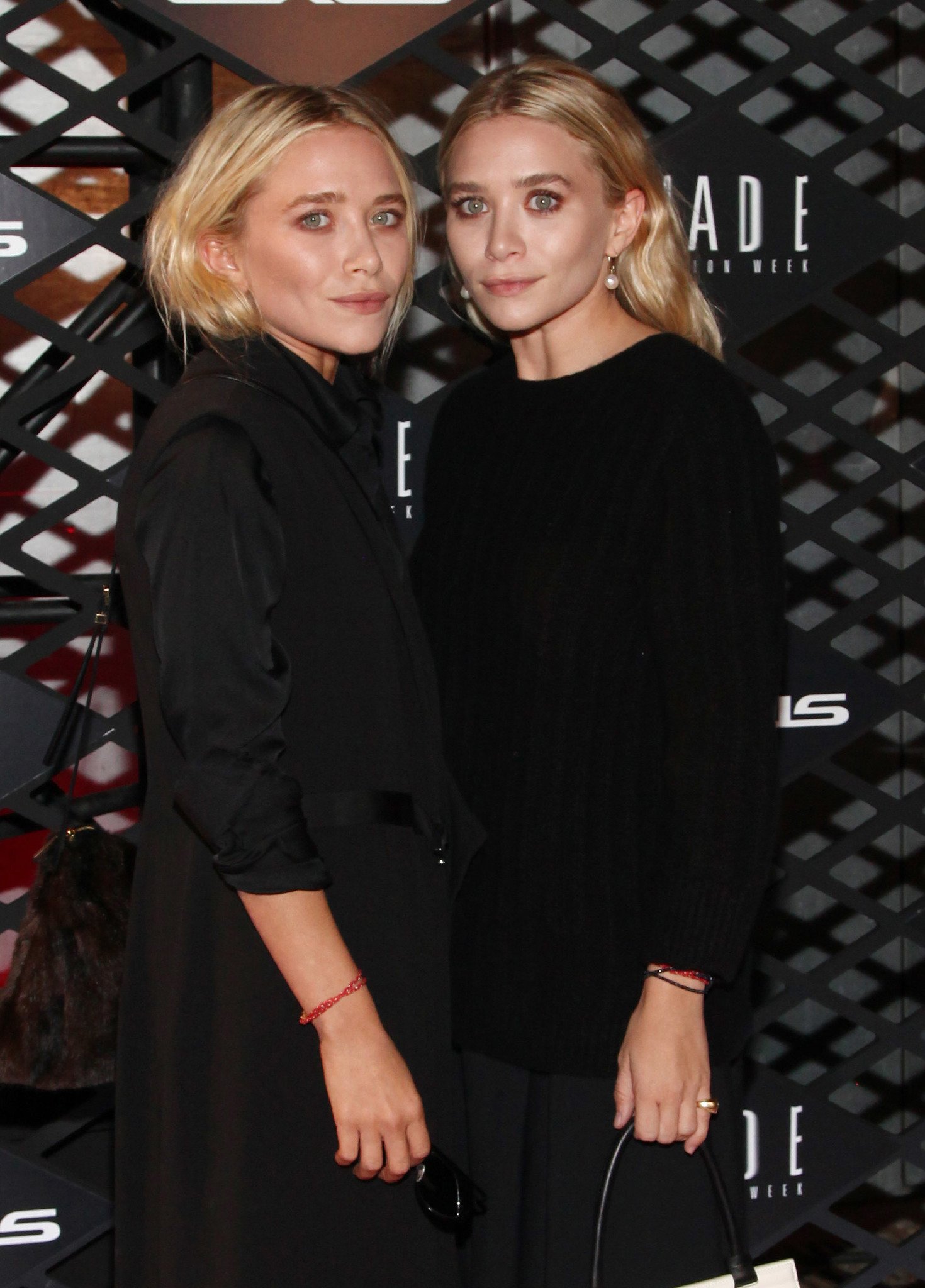 Mary-Kate Olsen et Ashley Olsen participent au Lexus Design Disrupted Fashion Event au SIR Stage 37 | Source: Getty Images