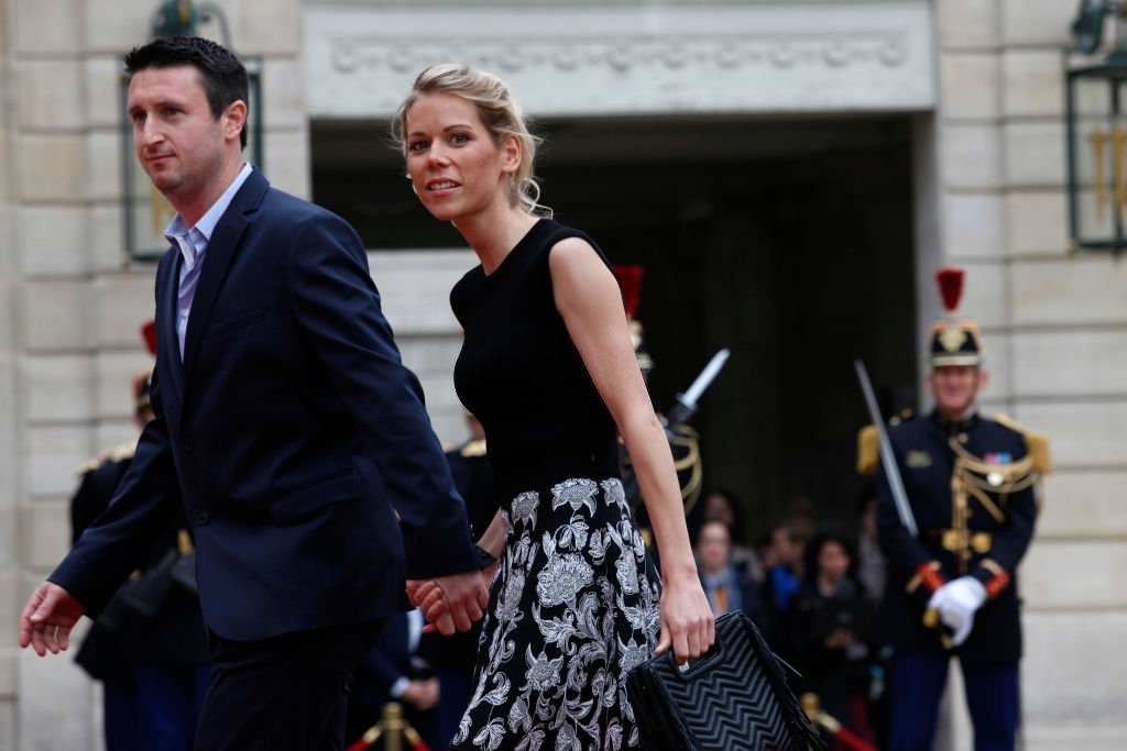 La belle-fille de Macron, Tiphaine Auzière, et son mari Antoine Choteau arrivent au palais présidentiel de l'Élysée le 14 mai 2017 à Paris. | Photo : Getty Images