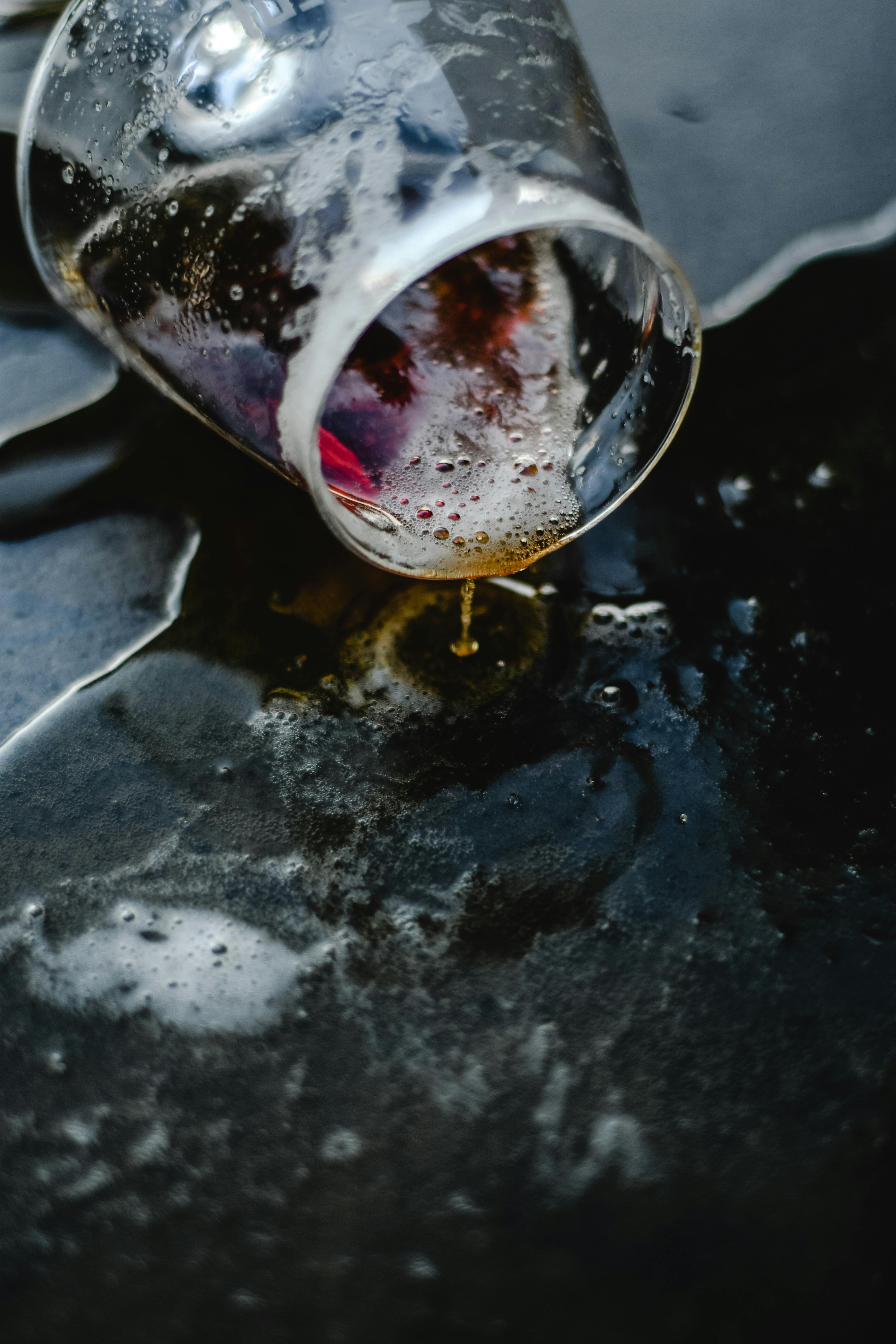 A spilled drink | Source: Pexels