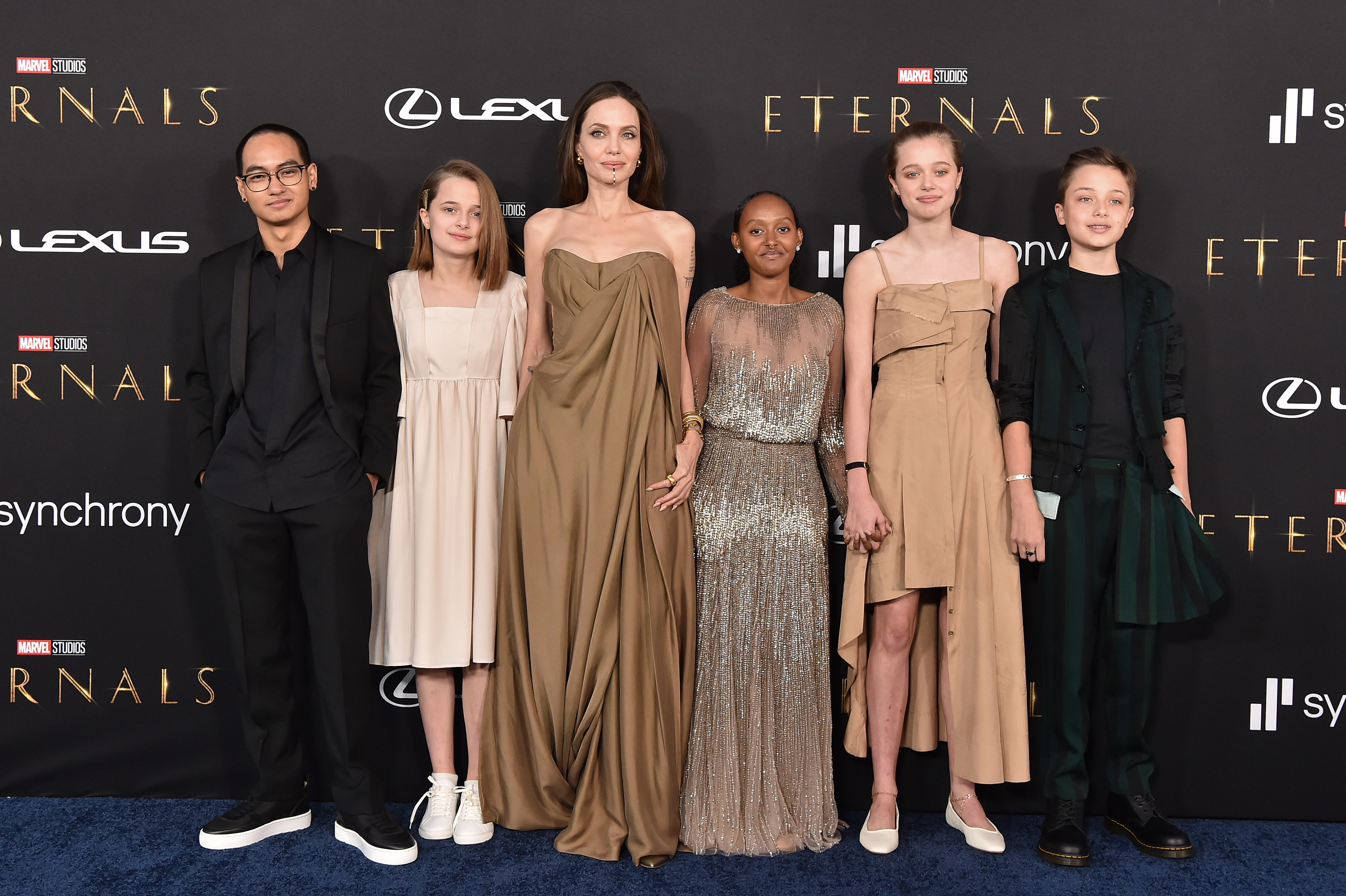 Maddox, Vivienne, Zahara, Shiloh, and Knox Jolie-Pitt with their mother, Angelina Jolie at the LA "Eternals" premiere in October 2021 | Source: Getty Images