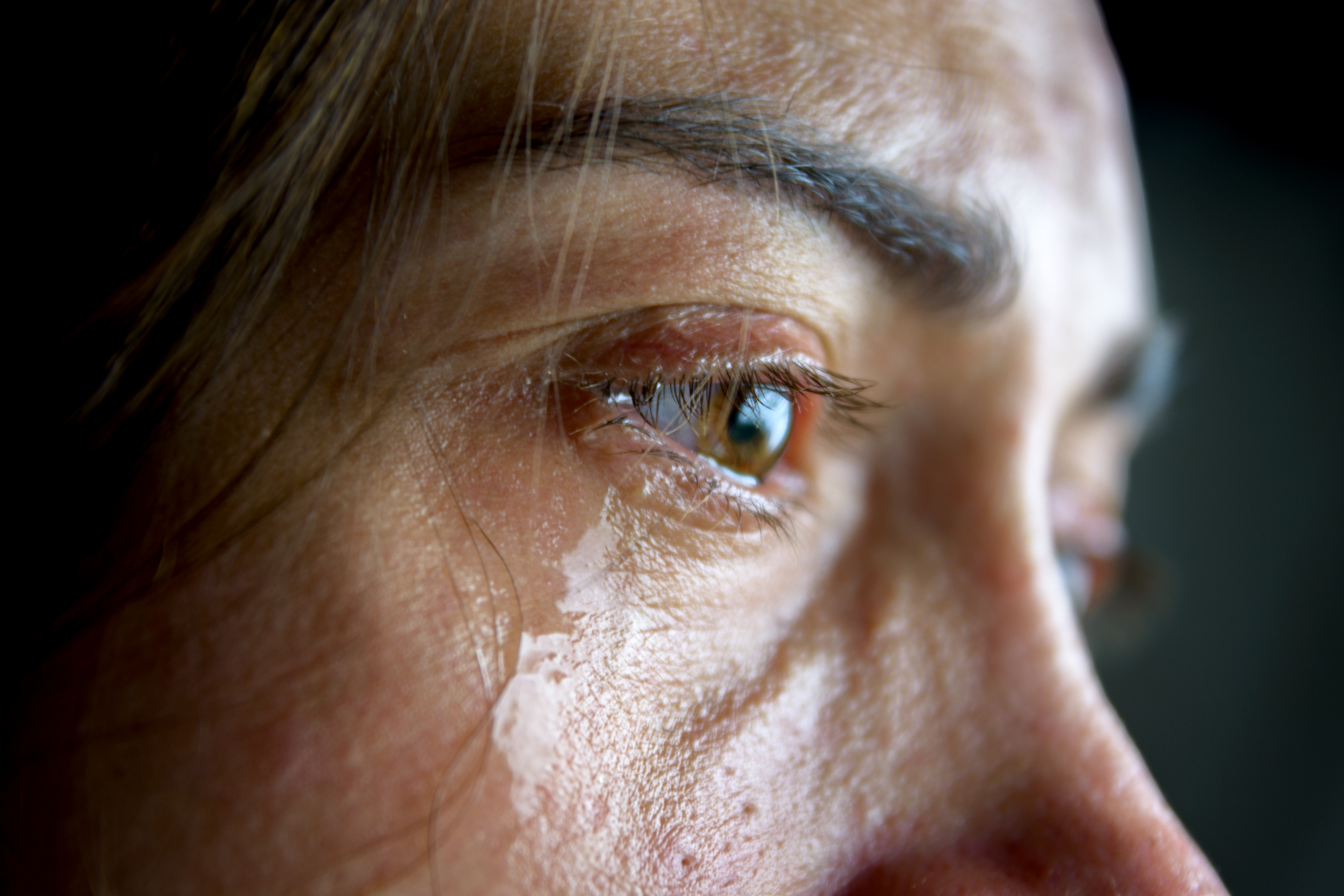 The woman is crying | Source: Shutterstock