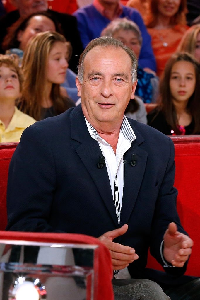 PARIS, FRANCE - 28 OCTOBRE : l'humoriste Yves Lecoq assiste à l'émission "Vivement Dimanche" le 28 octobre 2015 à Paris, France. | Photo : Getty Images