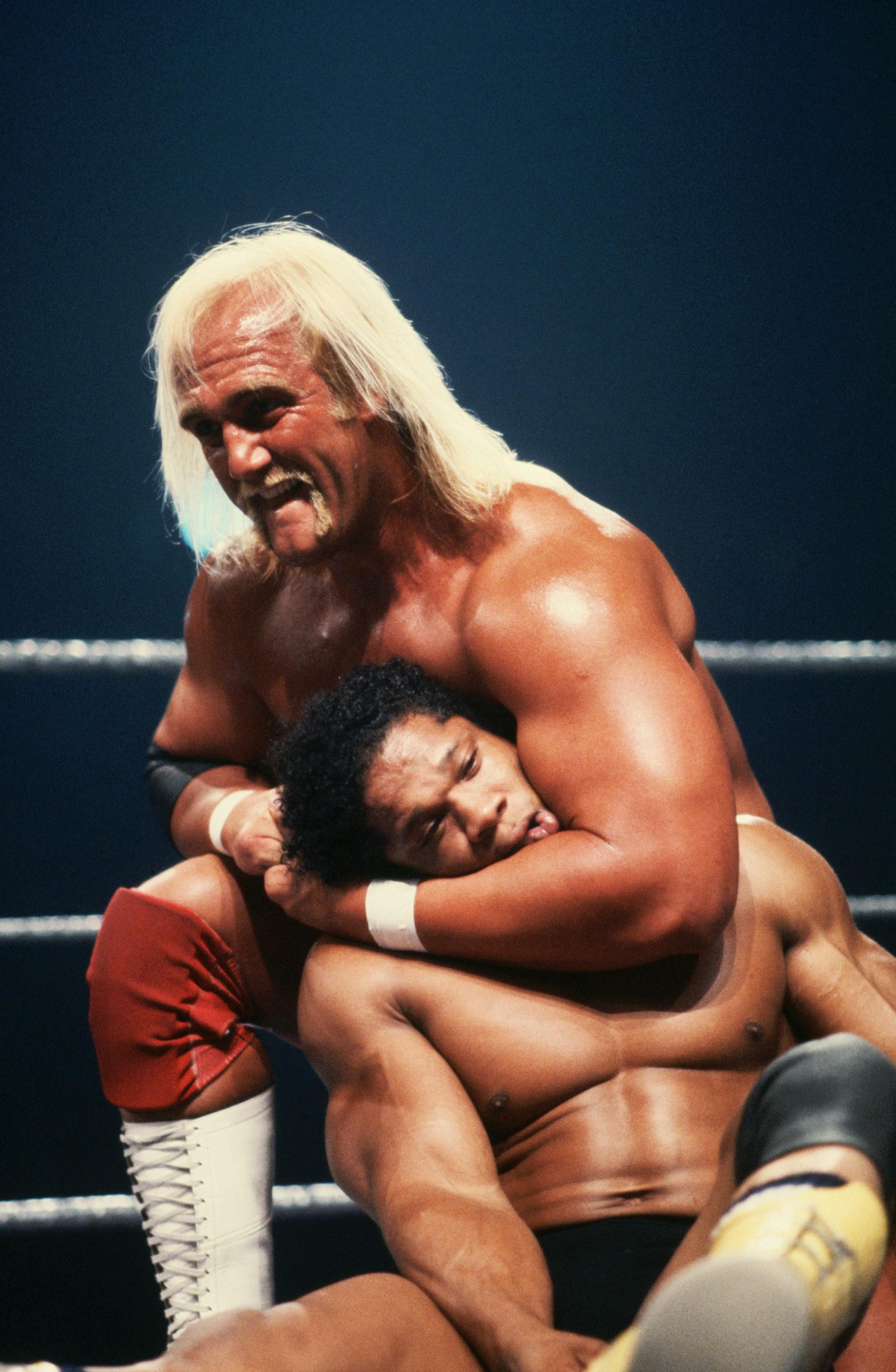 Hulk Hogan putting Tony Atlas in a headlock on July 1, 1981 | Source: Getty Images
