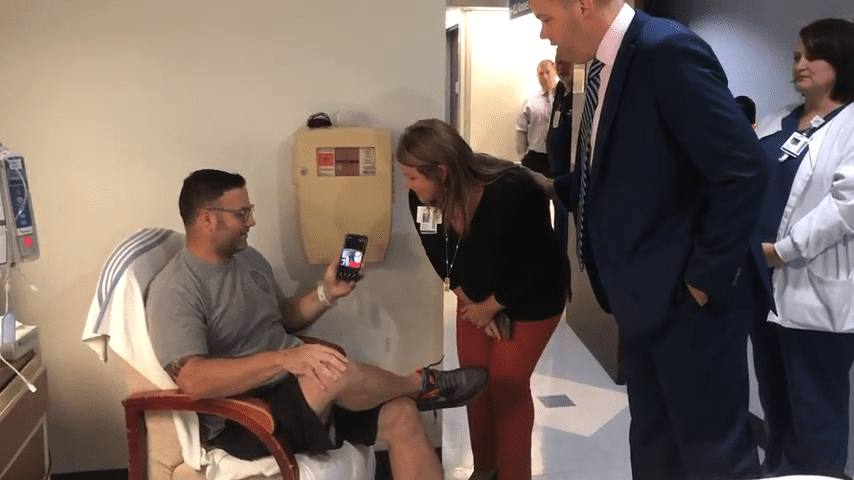 El Sgto. Mattaline en el hospital. │Imagen tomada de: YouTube / SSM Health Saint Louis University Hospital El Sgto. Mattaline en el hospital. │Imagen tomada de: YouTube / SSM Health Saint Louis University Hospital