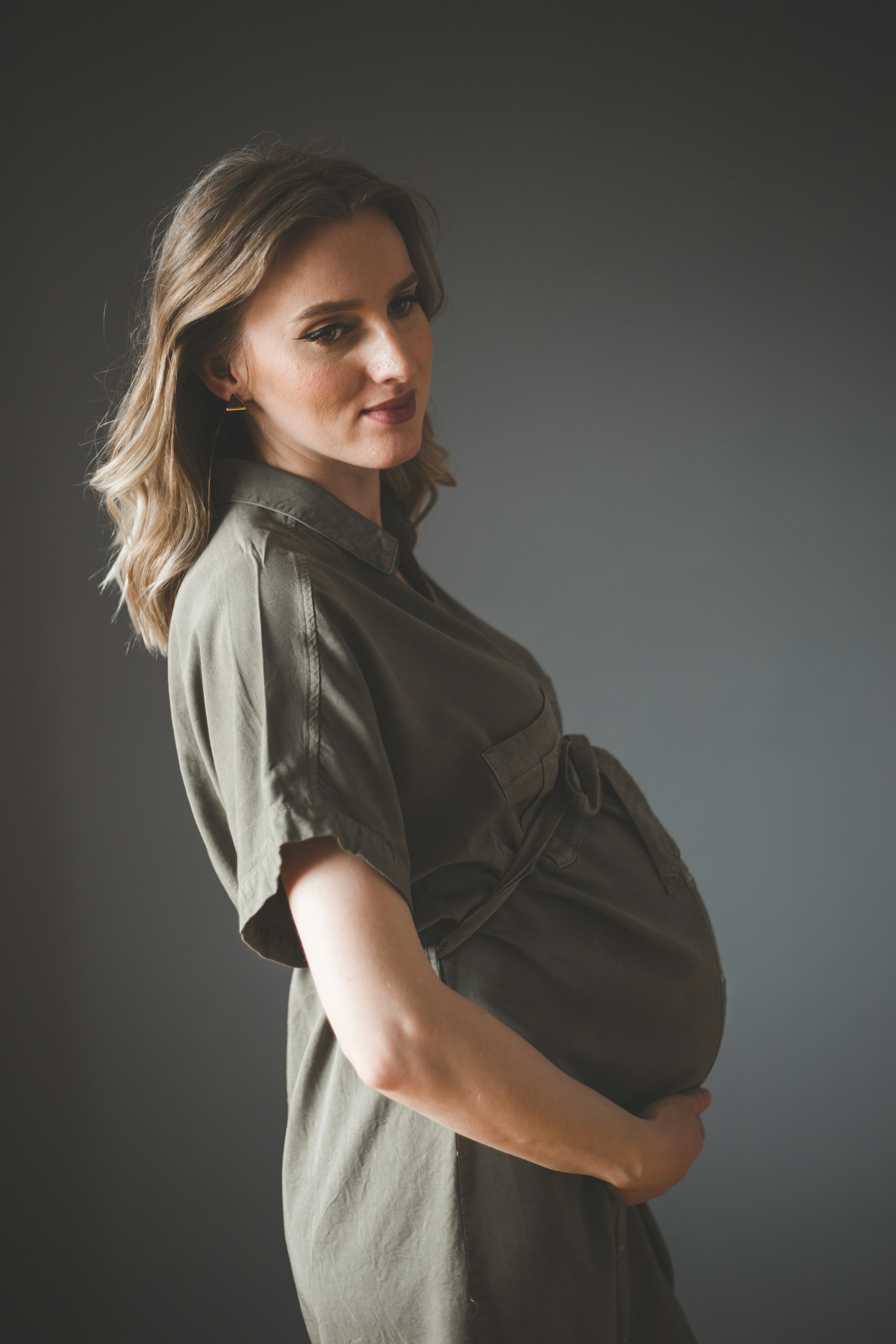 A pregnant woman holding her belly | Source: Unsplash
