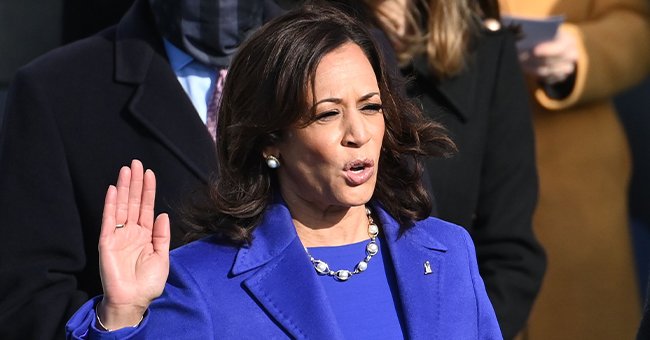 A view of the pearls wore by Harris on Inauguration Day, January 20, 2021. | Photo: Getty Images