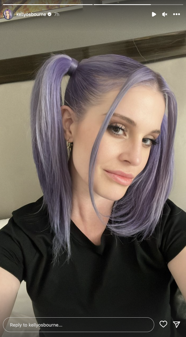 Kelly Osbourne posing for a selfie | Source: https://www.instagram.com/kellyosbourne/