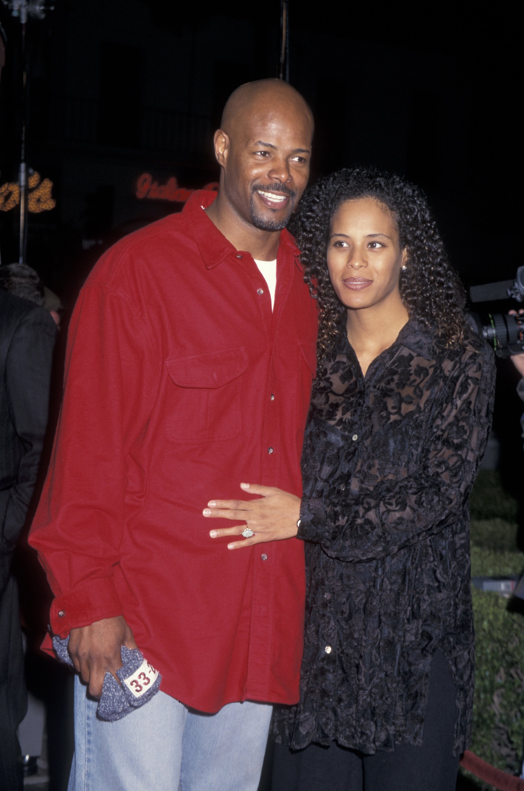 Keenen Ivory Wayans and wife Daphne Polk attending the world premiere of 'Executive Decision' on March 11, 1996 | Photo: Getty Images