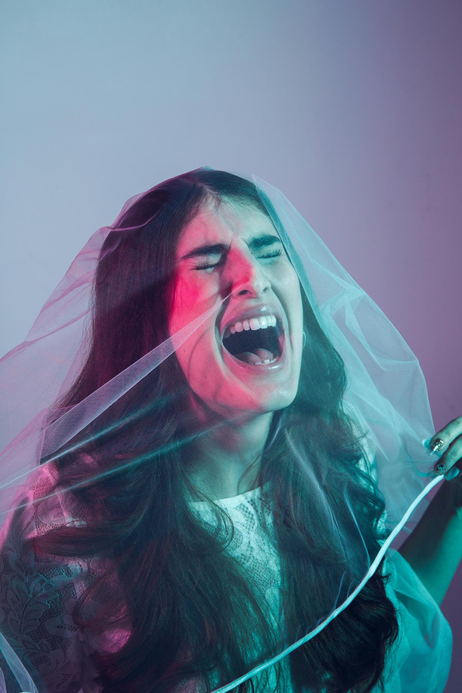 A bride screaming | Source: Pexels