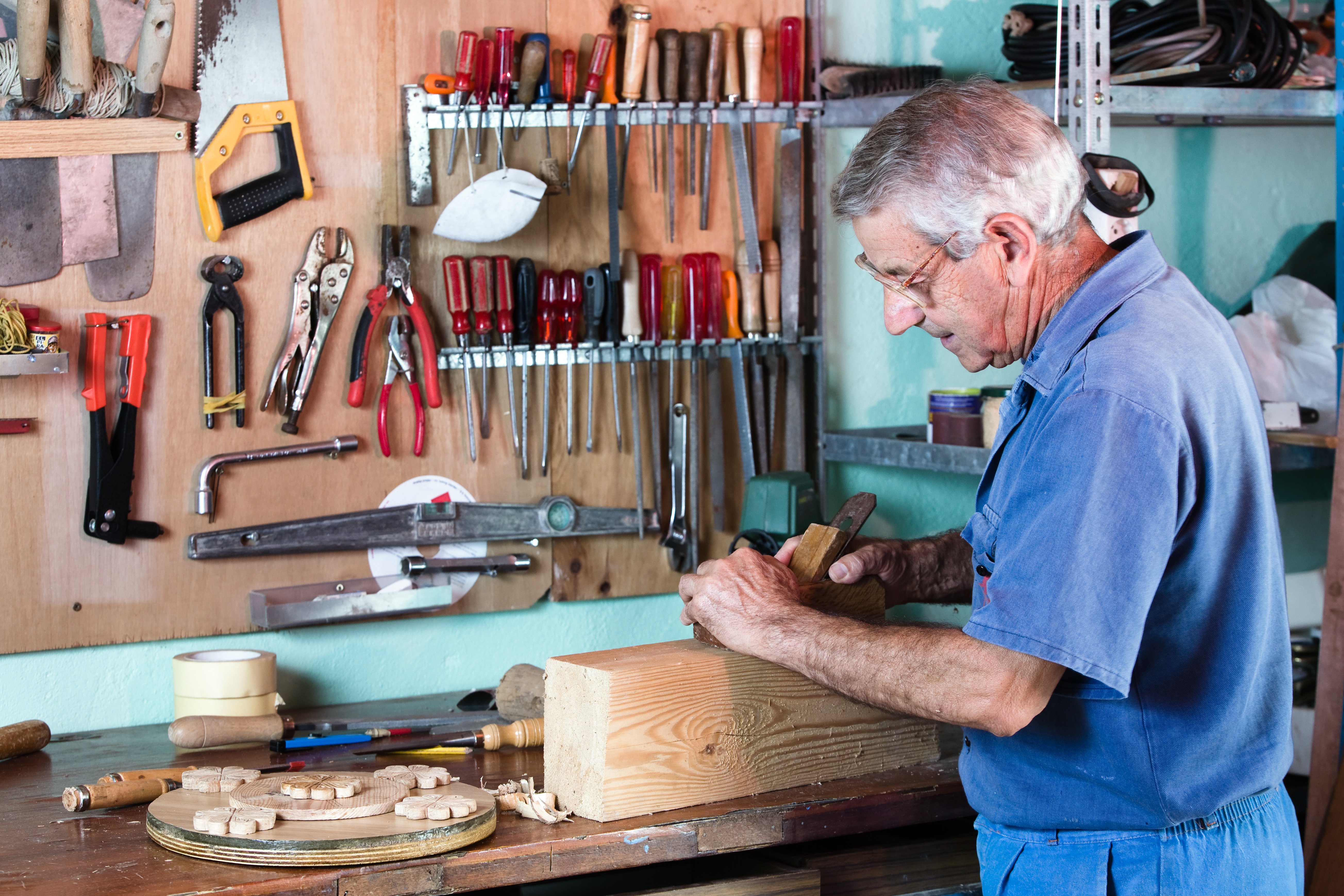 An old carpenter working on his craft | Photo: Shutterstock 