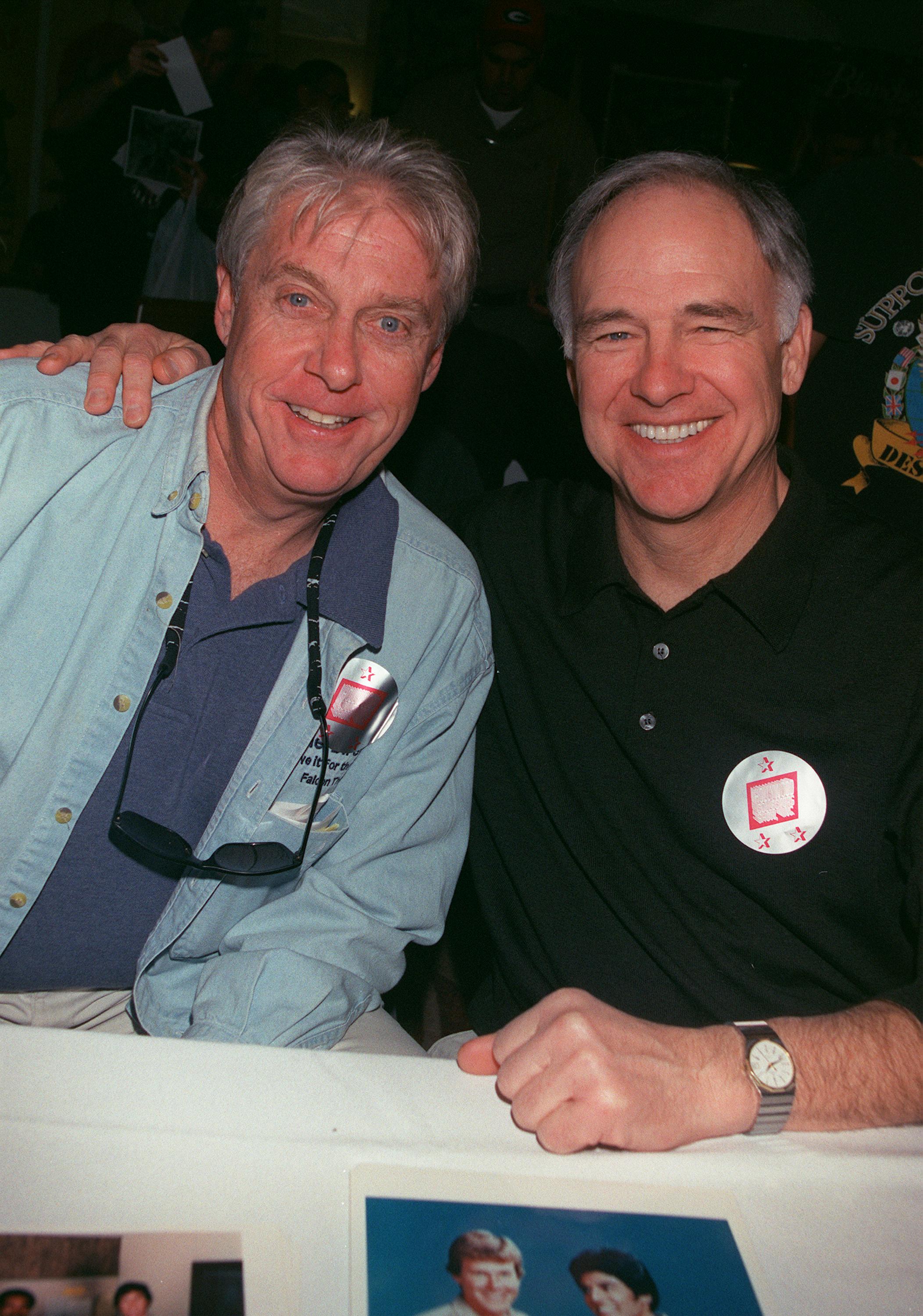 Paul Linke and Robert Pine, former "CHiPs" actors, pose at the Hollywood Collectors and Celebrity Show on January 20, 2001, in North Hollywood, California | Source: Getty Images