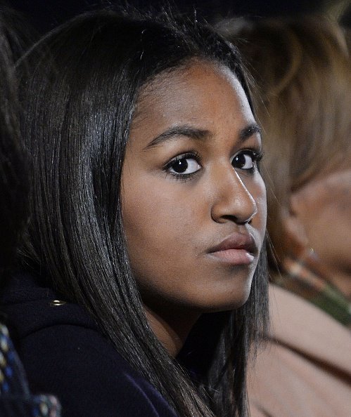 Sasha Obama at the national Christmas tree lighting ceremony in Washington, DC.| Photo: Getty Images