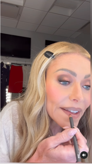 A screenshot of Kelly Ripa sharing her makeup lip tutorial posted on July 5, 2024 | Source: Instagram/kellyripa