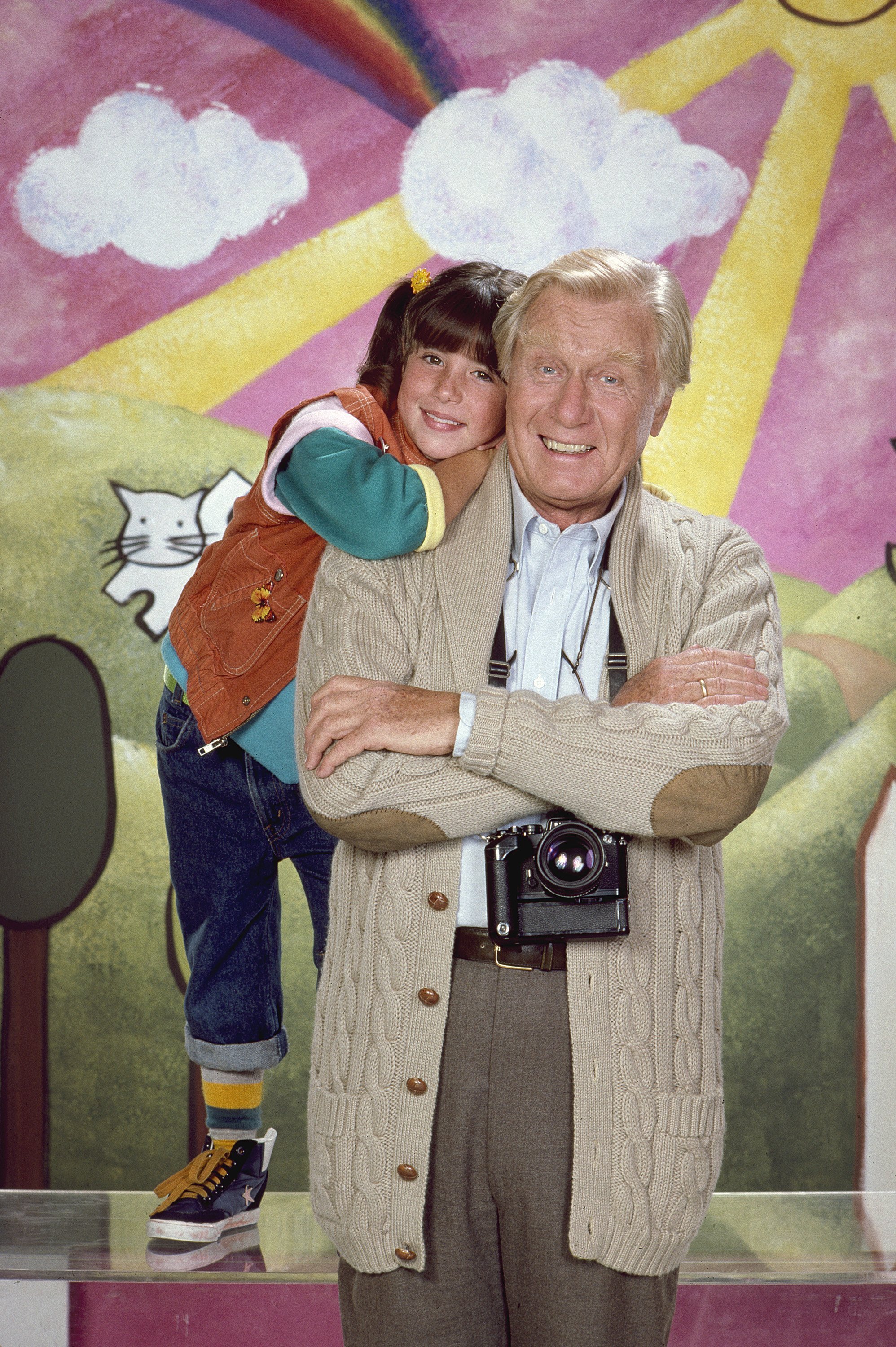 Soleil Moon Frye como Penélope 'Punky' Brewster, George Gaynes como Henry Warnimont. | Foto: Getty Images