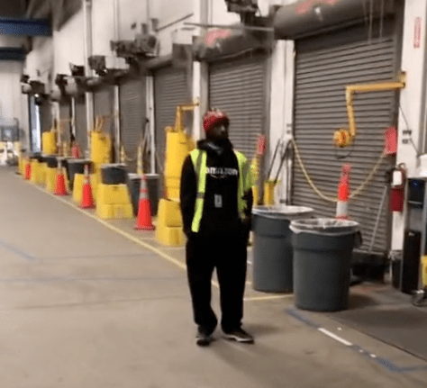 In a viral TikTok video an Amazon employee shows that only a handful of workers are still working in the warehouse | Photo: TikTok/dominic_giannini