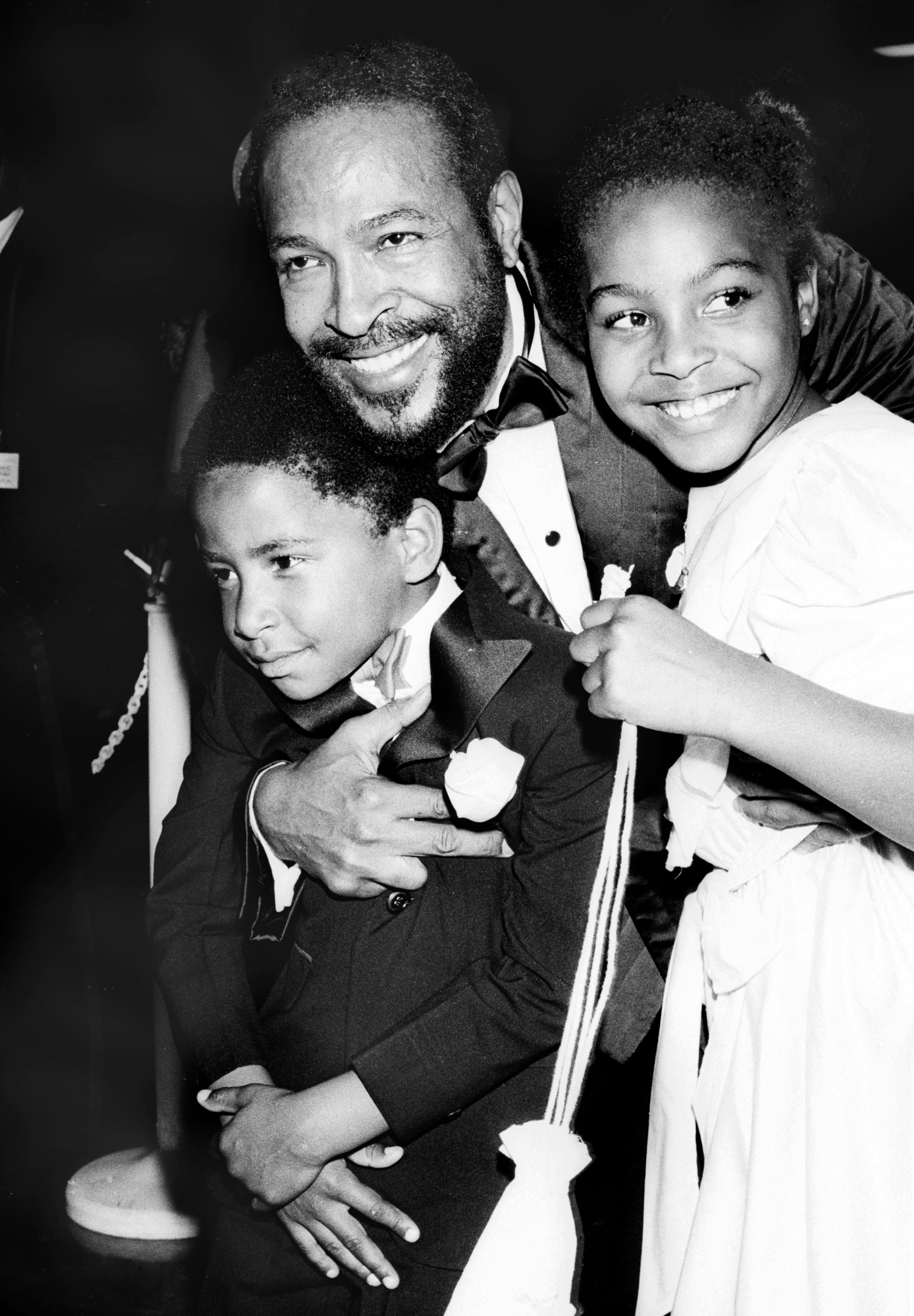 Soul singer Marvin Gaye hugs his children, Nona Gaye and Frankie Chirstian Gaye at an event in circa 1981 | Photo: Getty Images