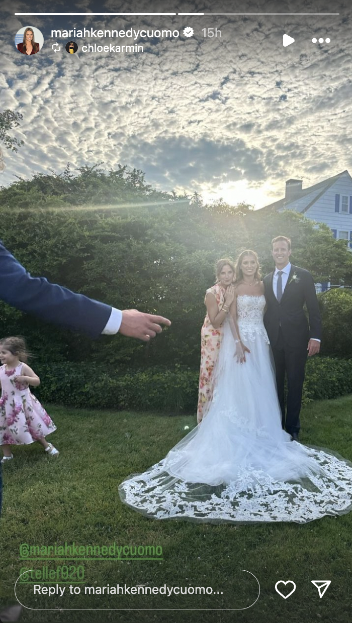 Mariah Kennedy Cuomo and Tellef Lundevall posing for a picture with a loved one on their wedding day, posted on July 22, 2024 | Source: Instagram/mariahkennedycuomo