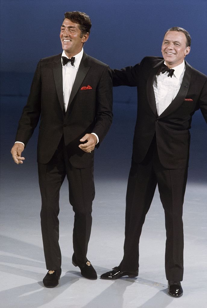  Entertainers Dean Martin and Frank Sinatra on the set of 'The Dean Martin Show' in 1967 in Los Angeles, California. | Source: Getty Images