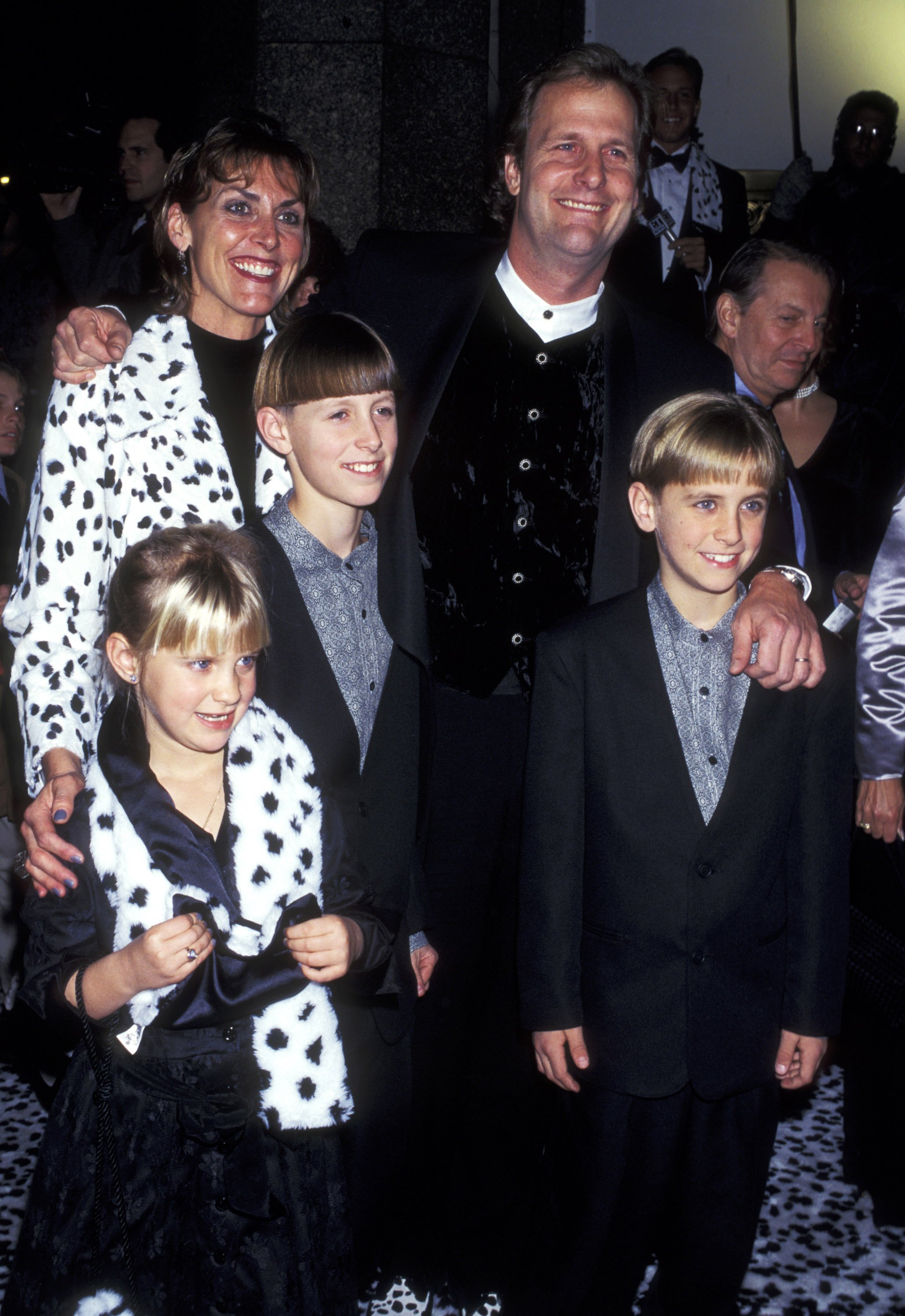 Jeff Daniels, Kathleen Treado, and their children Nellie, Benjamin, and Lucas Daniels at the New York premiere of "101 Dalmatians" on November 18, 1996. | Source: Ron Galella/Ron Galella Collection/Getty Images