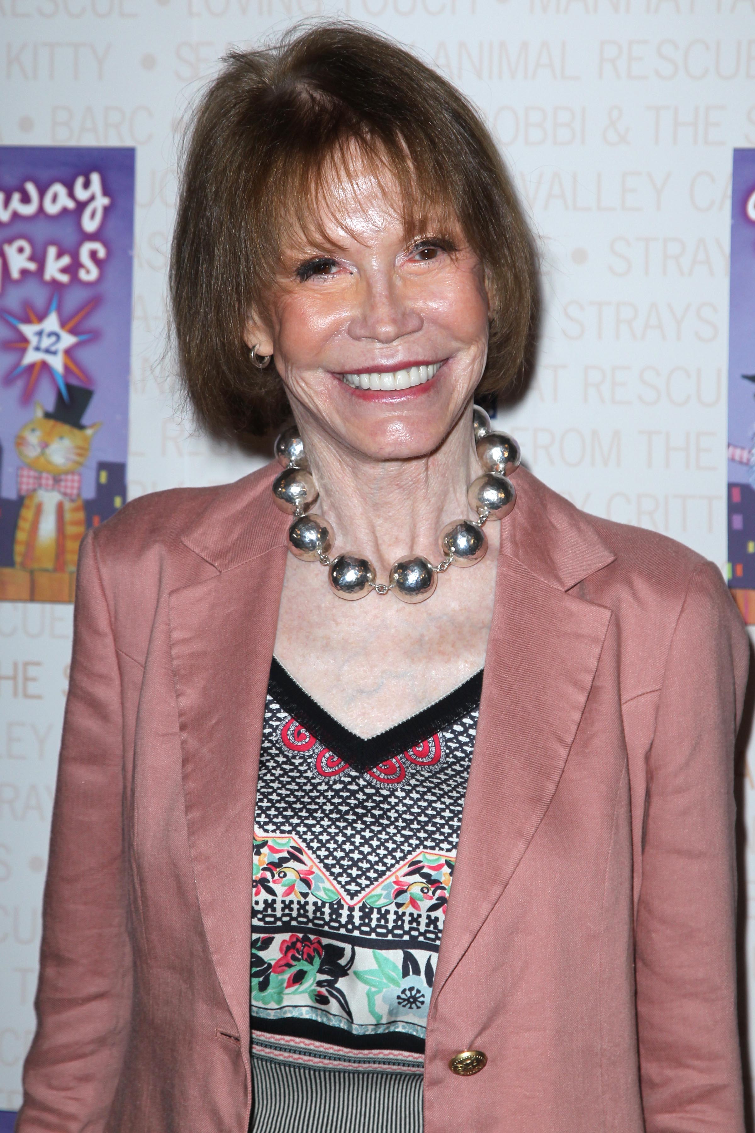Mary Tyler Moore attends Broadway Barks 12: A Pawpuar Star Studded Dog and Cat Adopt-A-Thon at Shubert Alley on July 10, 2010 in New York City | Source: Getty Images