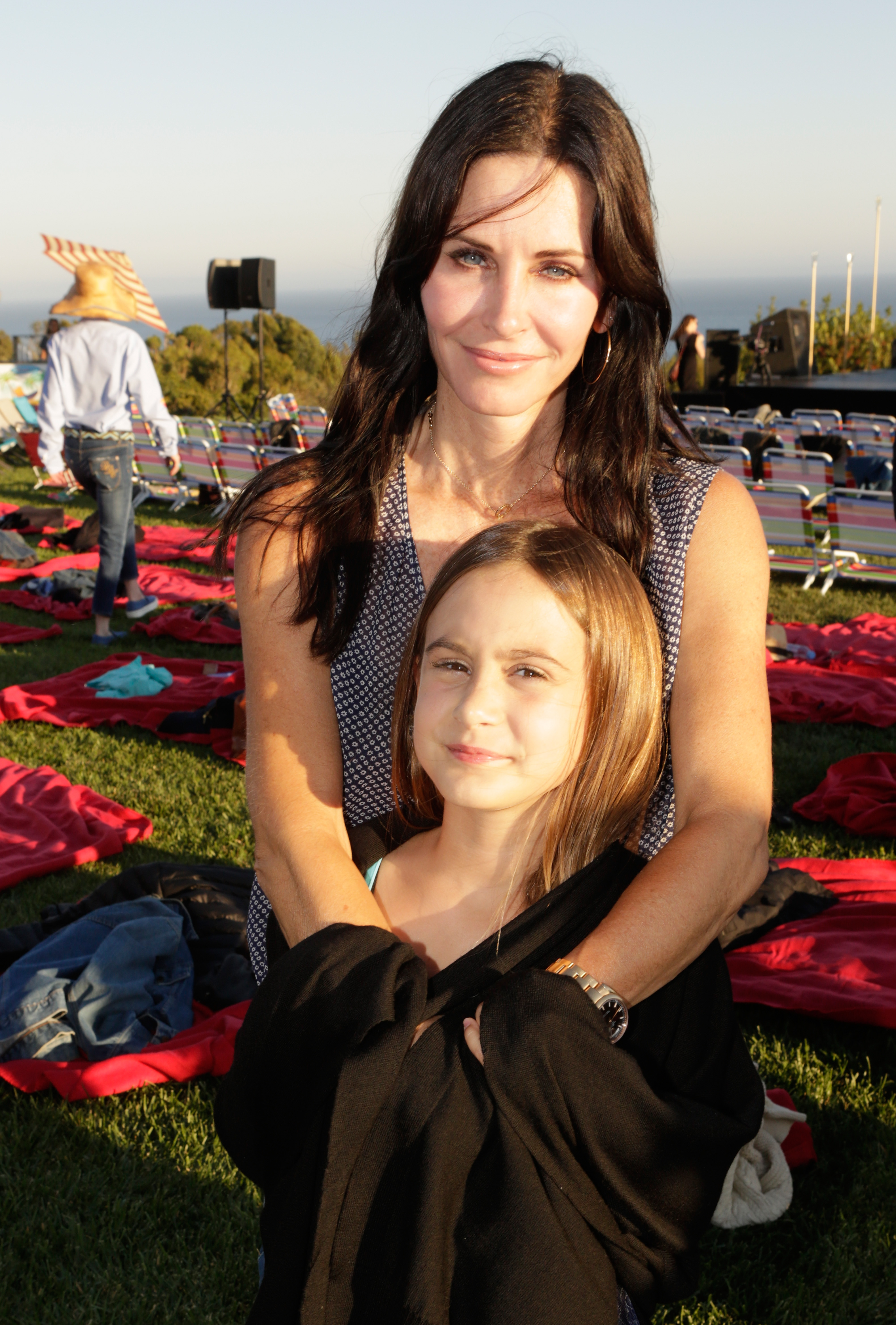 Courteney Cox and Coco Arquette attend the Eddie Vedder and Zach Galifianakis Rock Malibu Fundraiser on September 15, 2013 | Source: Getty Images