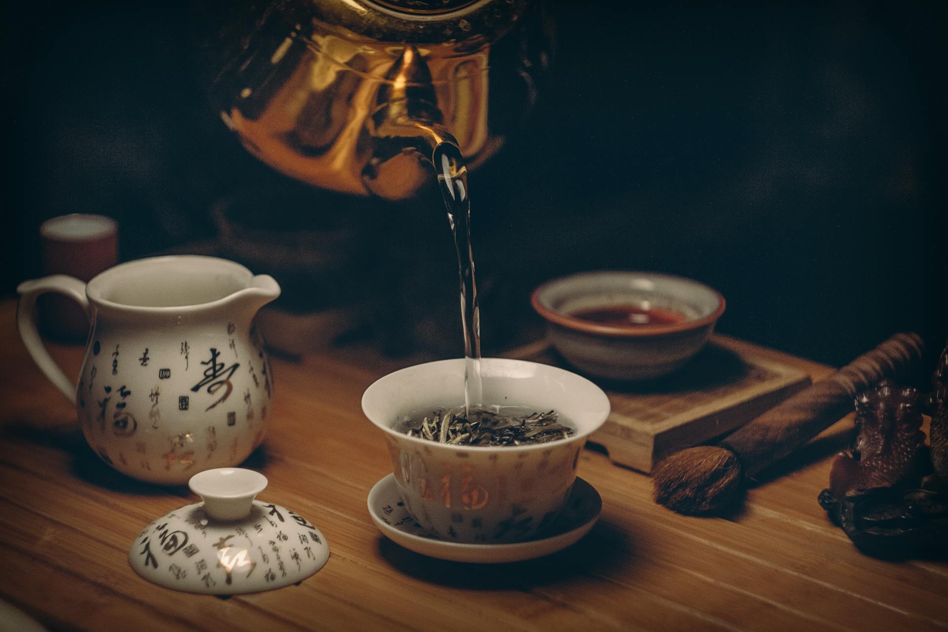 A person pouring hot water in a cup of tea | Source: Pexels
