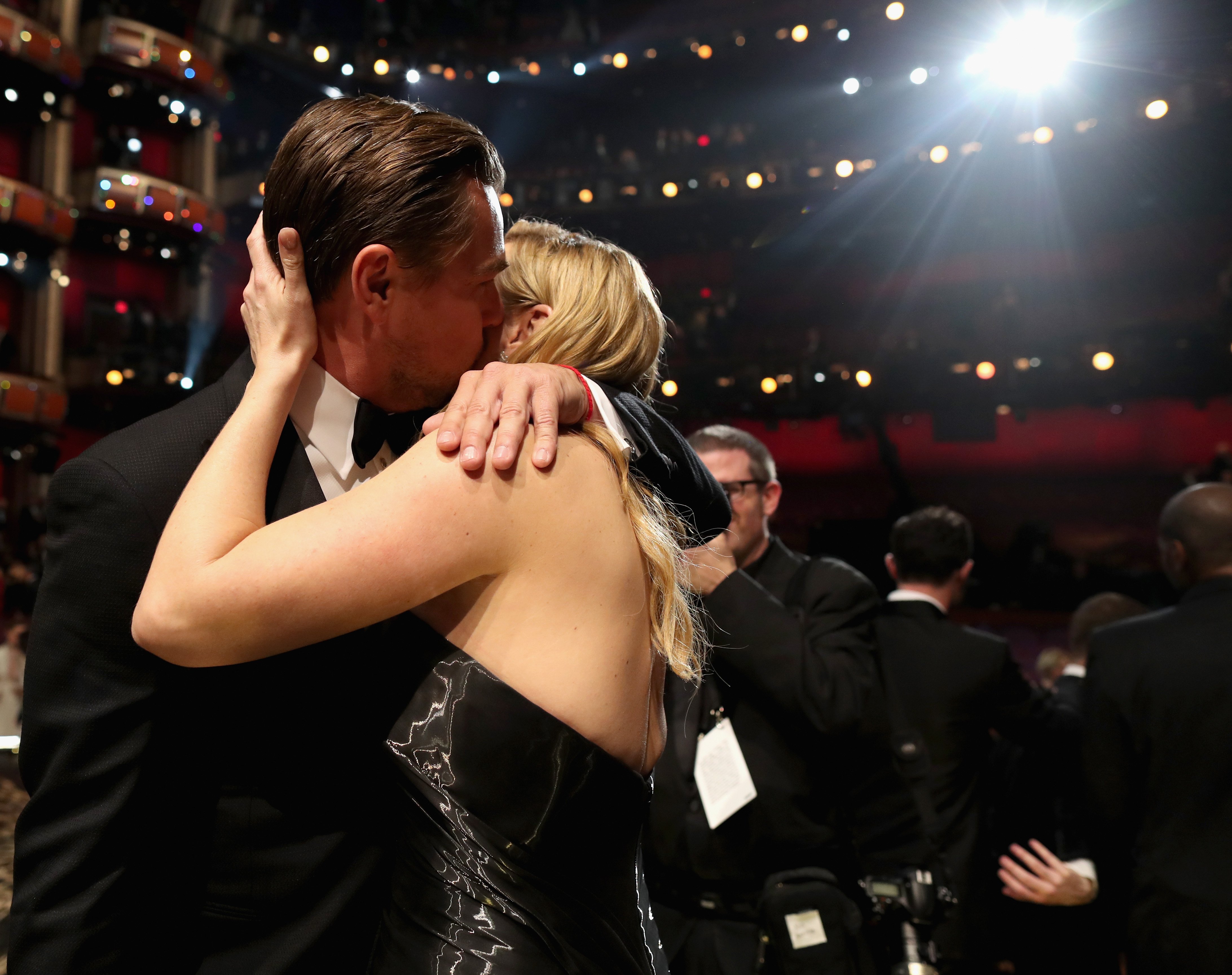 Leonardo DiCaprio and Kate Winslet share an embrace at the 88th Annual Academy Awards at Dolby Theatre on February 28, 2016 in Hollywood, California | Source: Getty Images