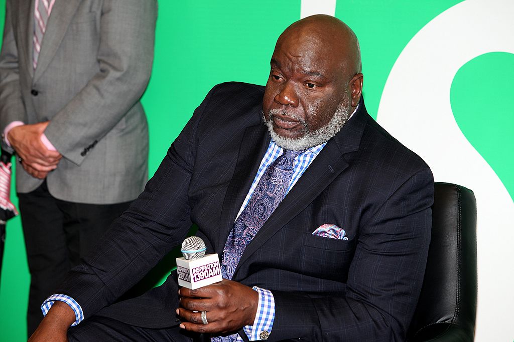 Bishop T.D. Jakes speaks to radio listeners of Inspiration 1390 AM "Sprite Lounge" in Chicago on May 13, 2014. | Photo: Getty Images
