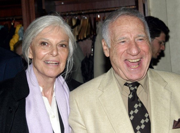 Anne Bancroft and Mel Brooks at the Off-Broadway Play "Squeeze Box" at The West Bank Cafe | Photo: Getty Images