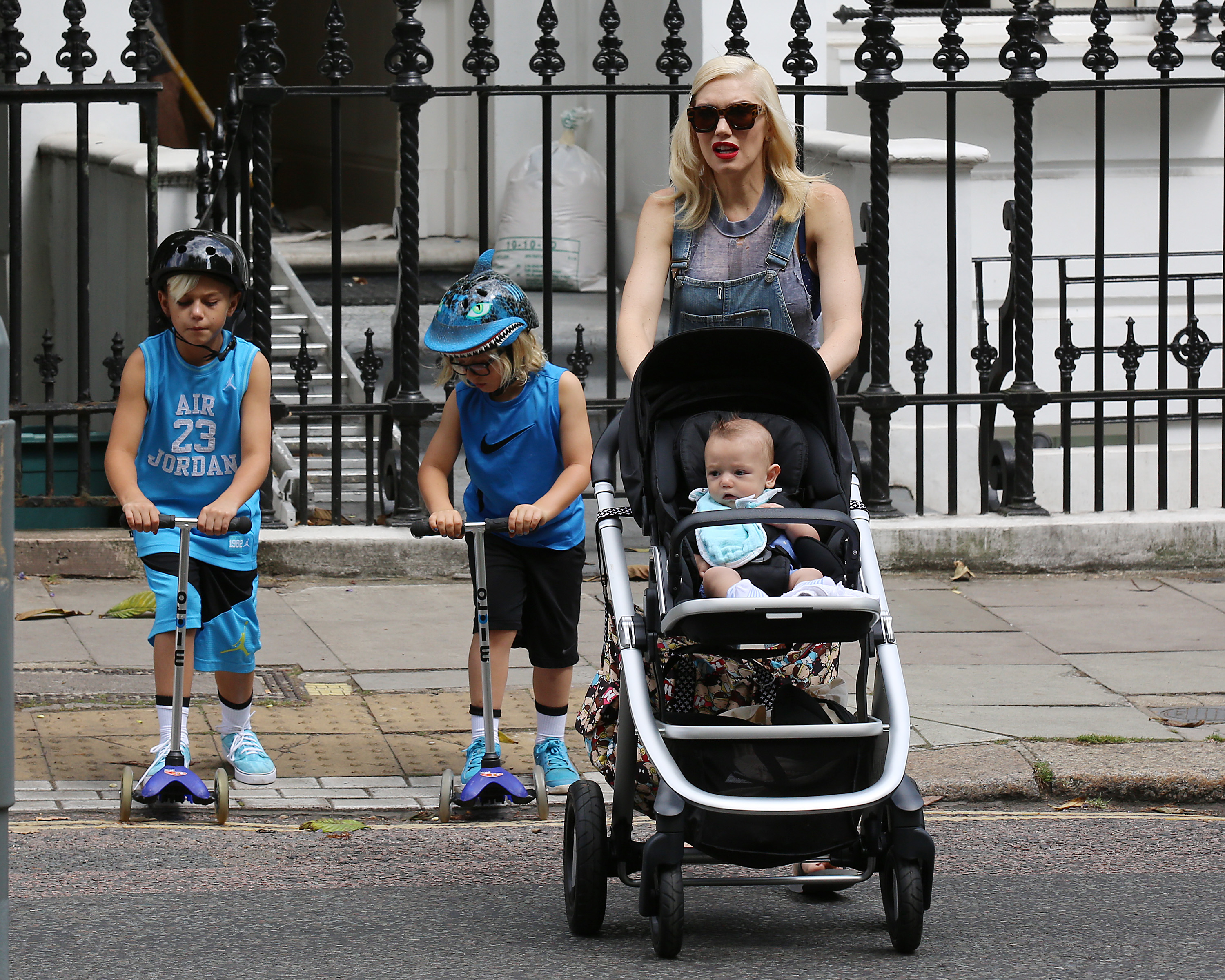Gwen Stefani is seen with her sons Kingston, Zuma, and Apollo in London, England, on July 22, 2014 | Source: Getty Images