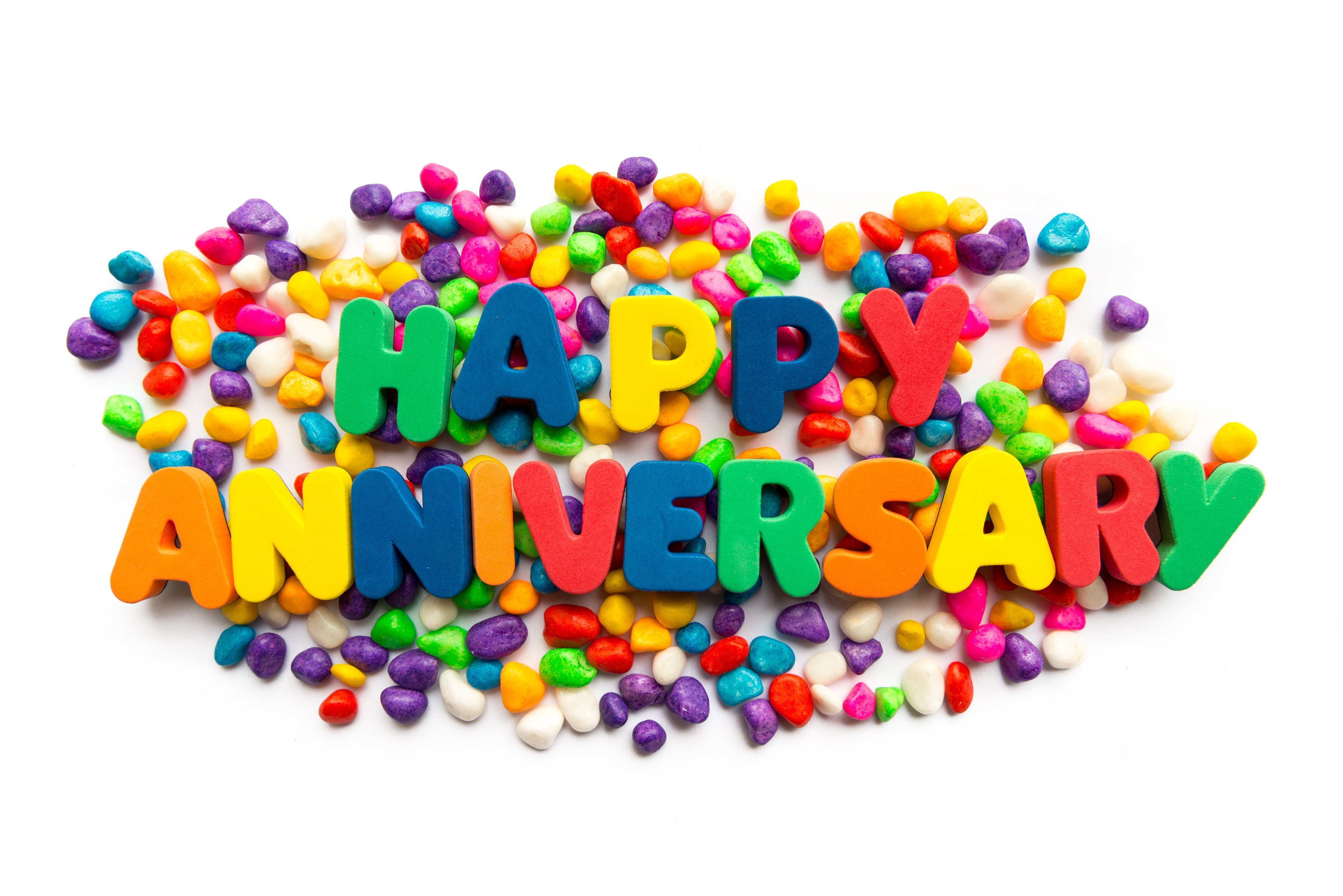 Close-Up photo of a colorful Happy Anniversary text |Photo: Getty Images