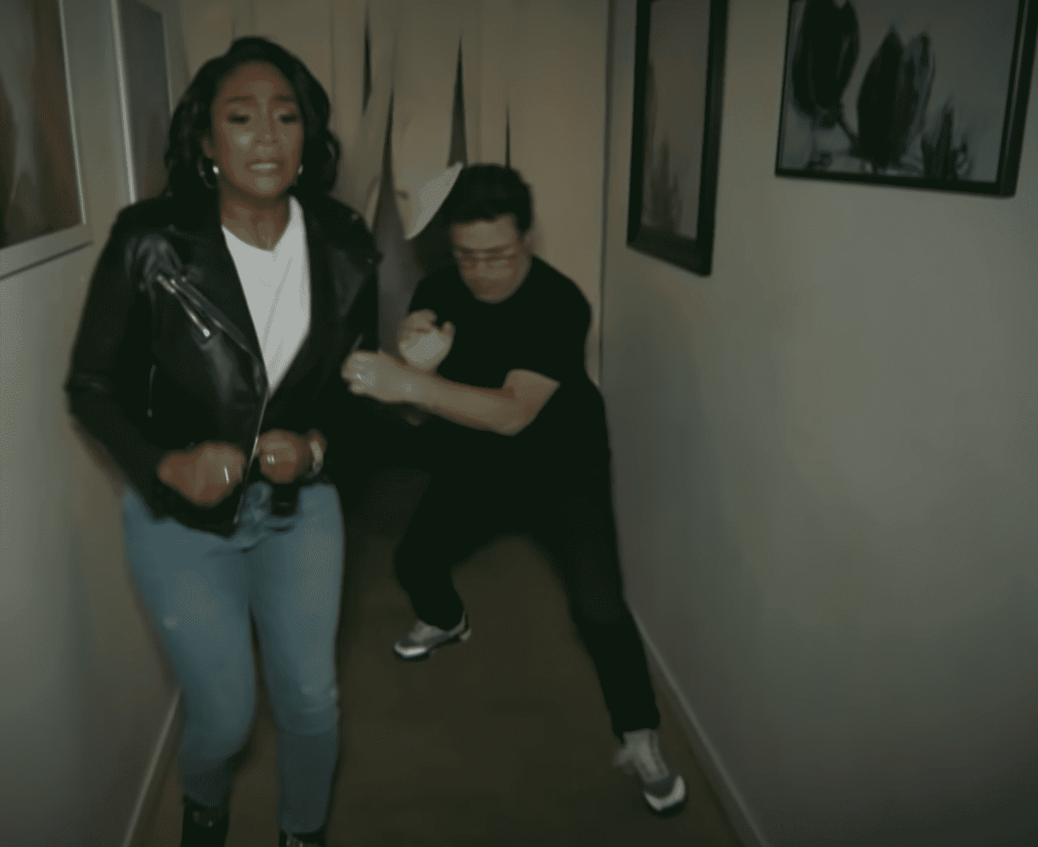 Tiffany Haddish and Andy Lassner fleeing from horror/ Source: YouTube/ TheEllenShow