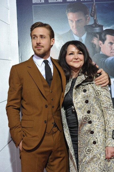 Ryan Gosling mit seiner Mutter Donna | Quelle: Getty Images
