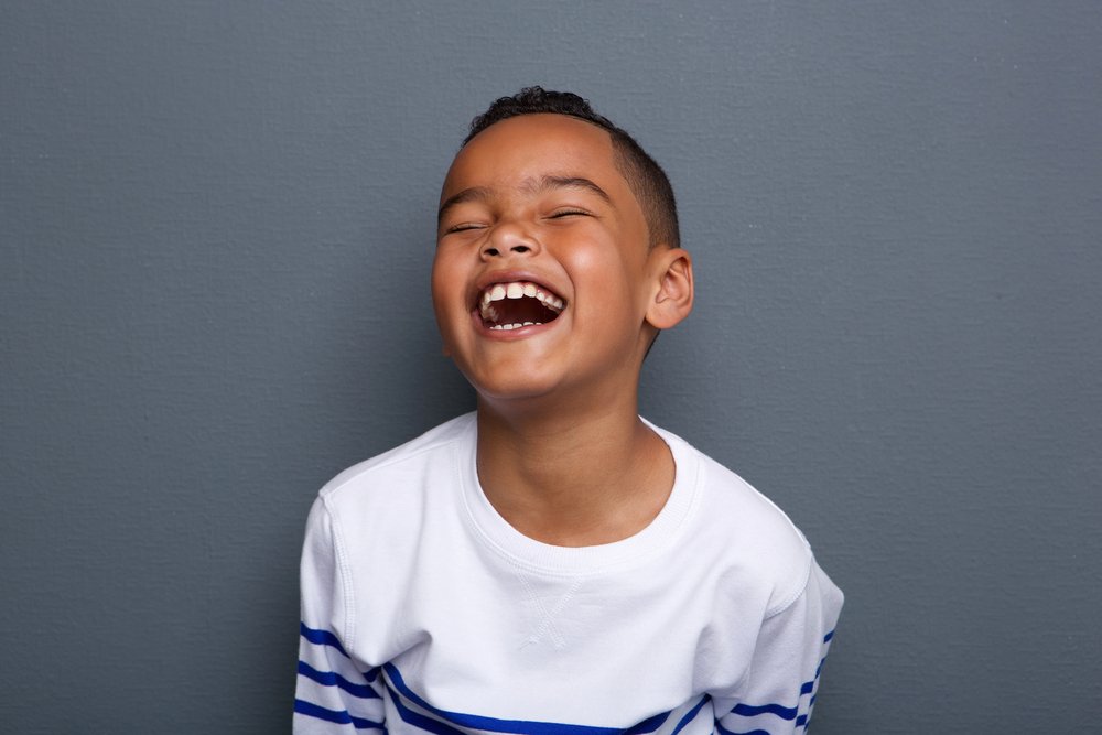 Un garçon qui rigole. Photo : Shutterstock Un garçon qui rigole. Photo : Shutterstock