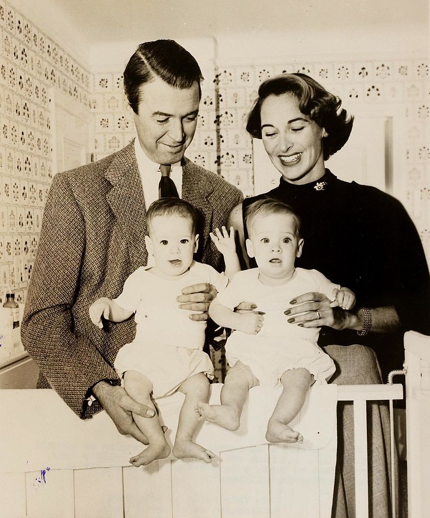 James Stewart, his wife Gloria, and their daughters Kelly and Judy, in 1951. | Source: Haynes Archive/Popperfoto/Getty Images