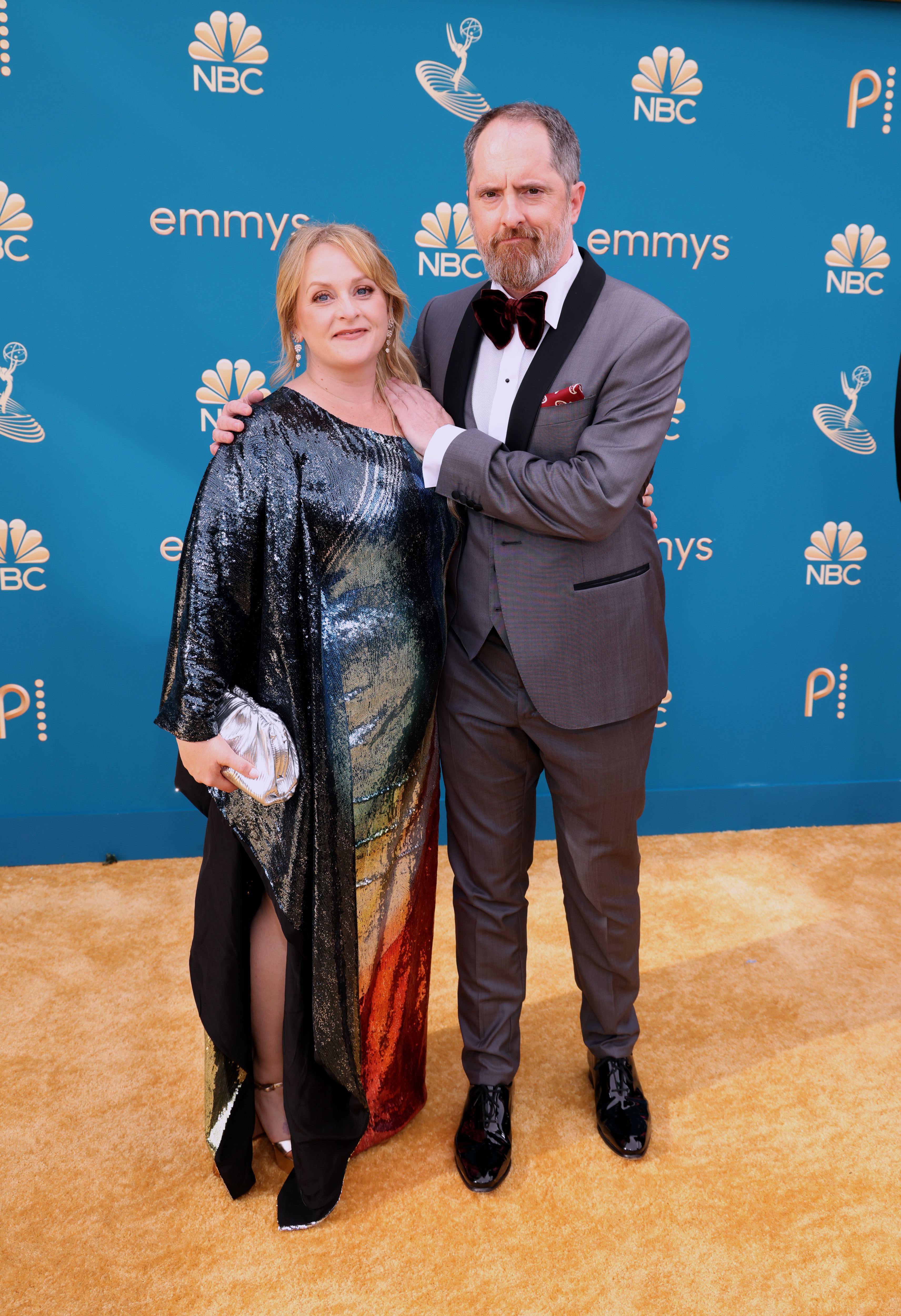 Shannon Nelson und Brendan Hunt kommen zu den 74th Annual Primetime Emmy Awards im Microsoft Theater am 12. September 2022 in Los Angeles, Kalifornien. | Quelle: Getty Images
