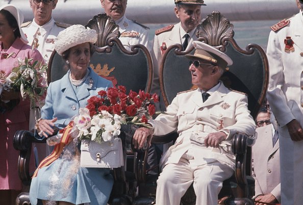 Francisco Franco sentado junto a Carmen Polo en un compromiso oficial en 1971. | Foto: Getty Images