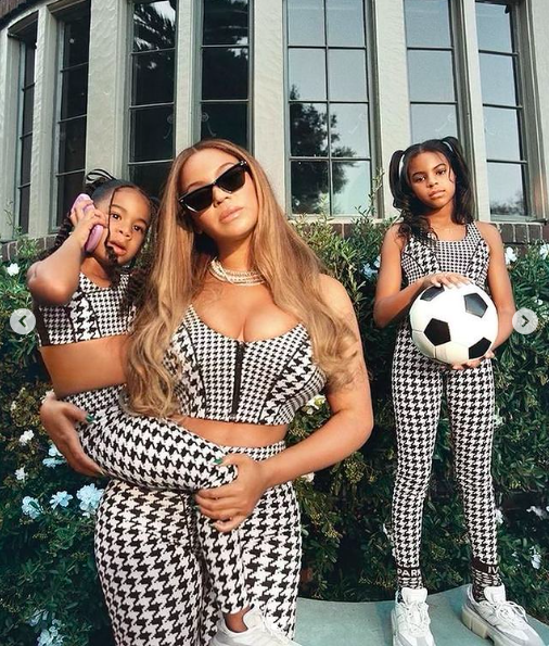 One of Beyoncé’s Daughters Becomes Youngest Female Artist Ever on Hot ...
