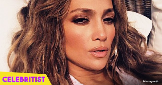 Jennifer Lopez sparks engagement rumors after flashing shiny ring in beach pic with Alex Rodriguez