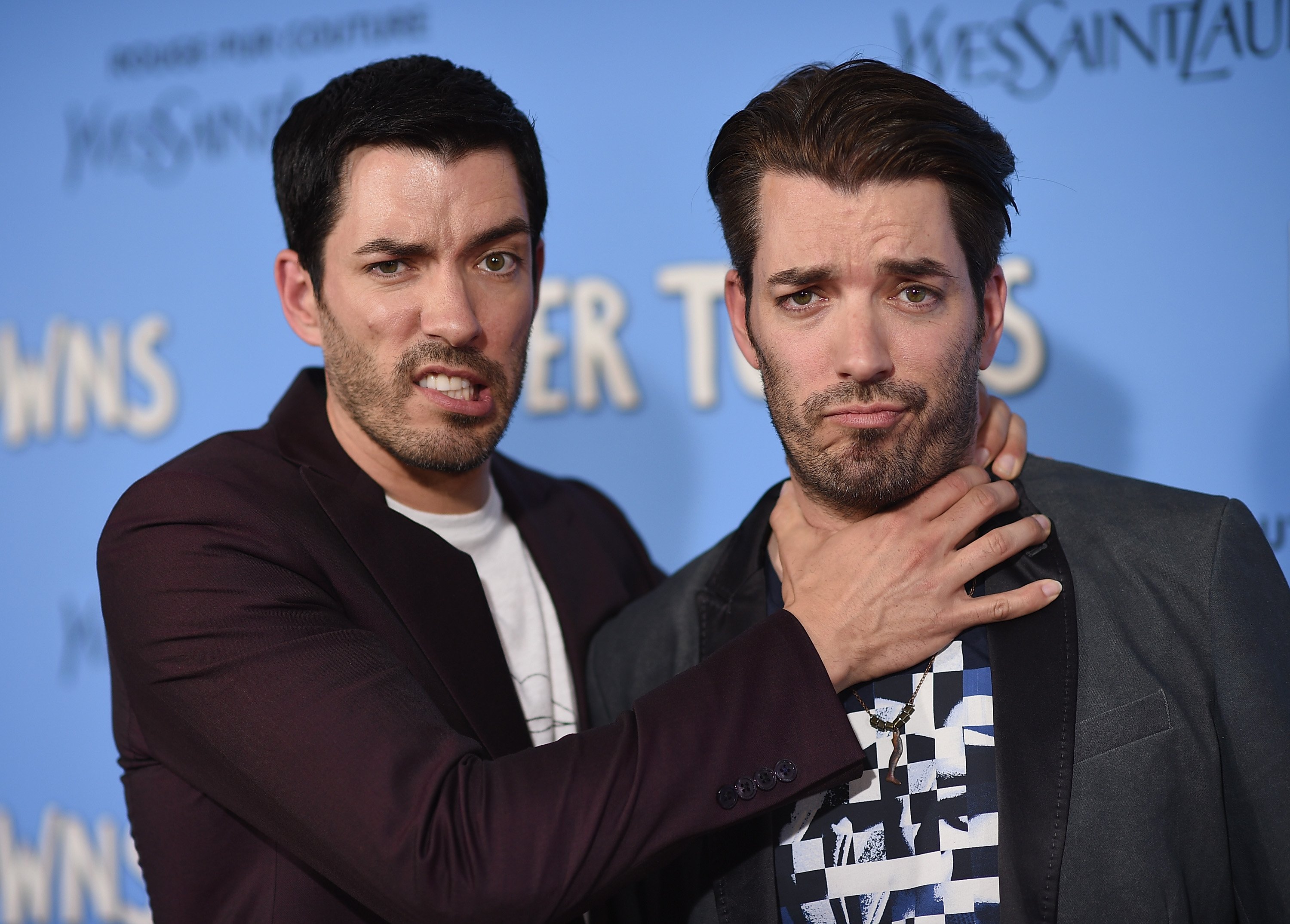 Jonathan and Drew Scott attend the premiere of "Paper Towns" in New York City on July 21, 2015 | Photo: Getty Images