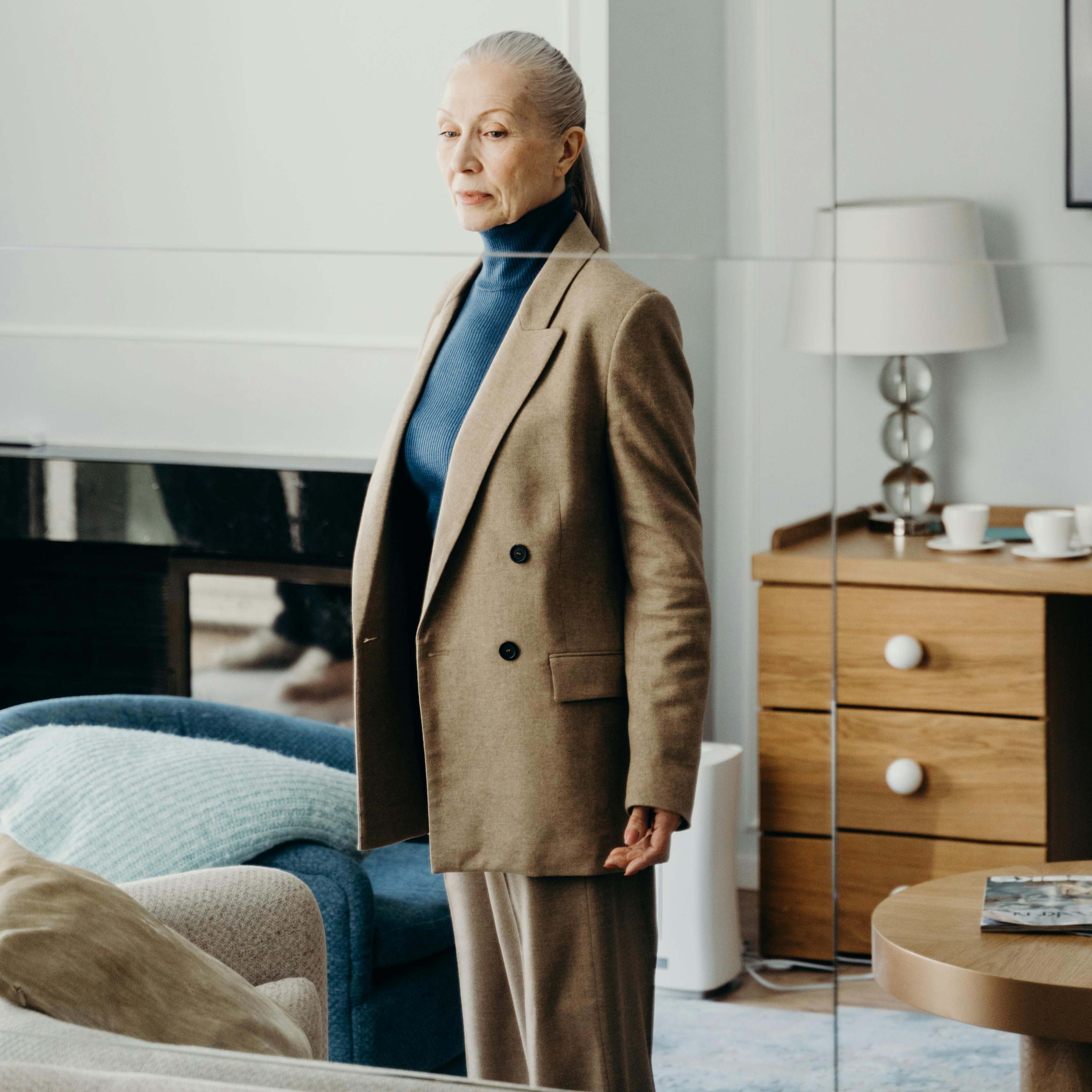 An elderly woman reflected in a bedroom mirror | Source: Pexels