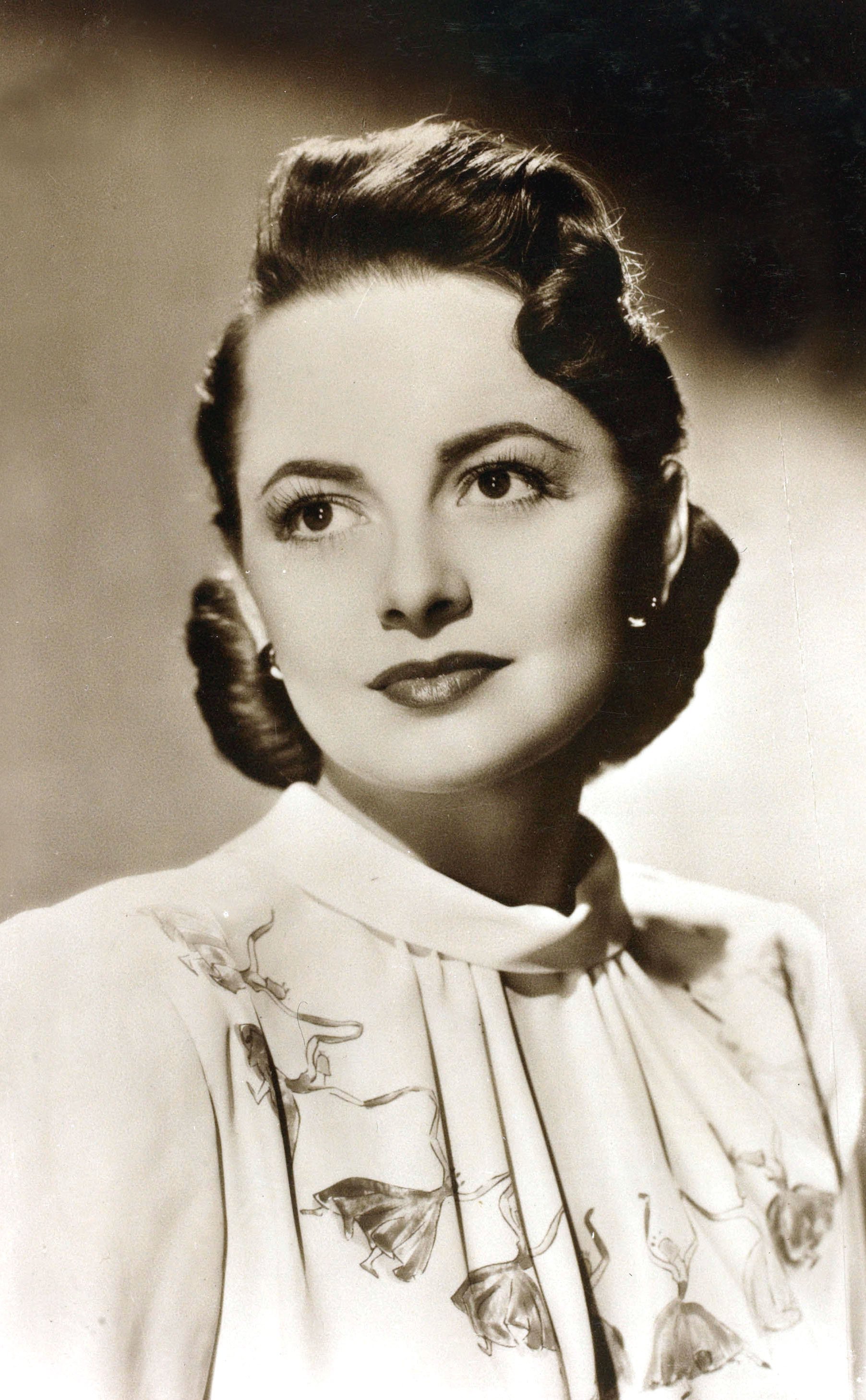 Olivia De Havilland posing in an old image in circa 1940. | Source: Bob Thomas/Popperfoto/Getty Images