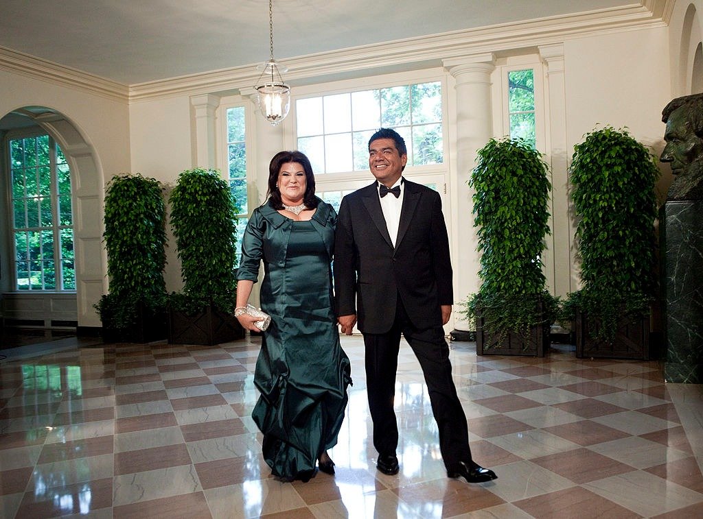 Comedian George Lopez  and Ann M. Lopez arrive at the White House for a state dinner May 19, 2010 in Washington, DC | Photo: Getty Images