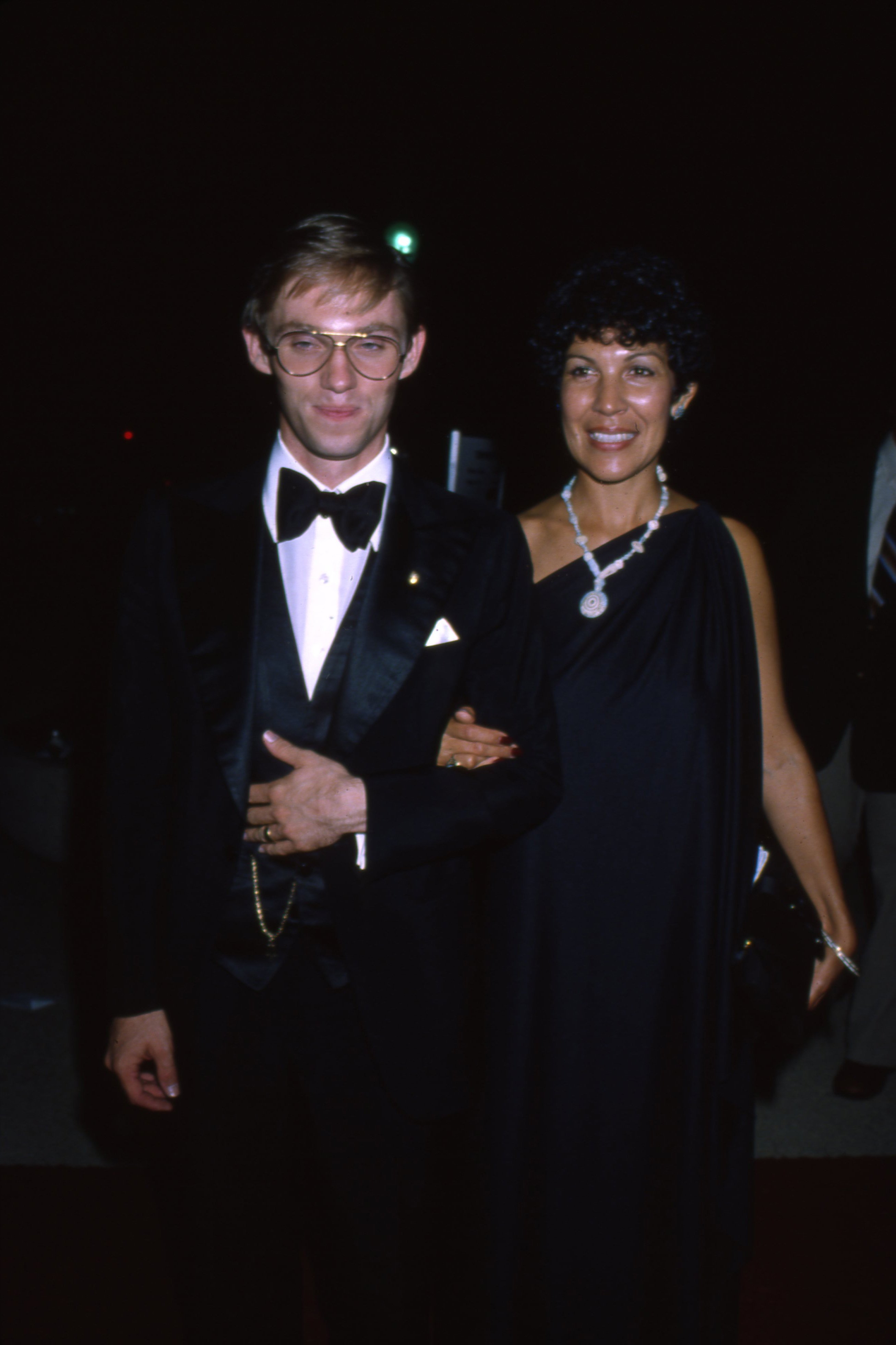 Richard Thomas and his wife Alma Gonzales attends in circa 1980 in Los Angeles, California | Source: Getty Images