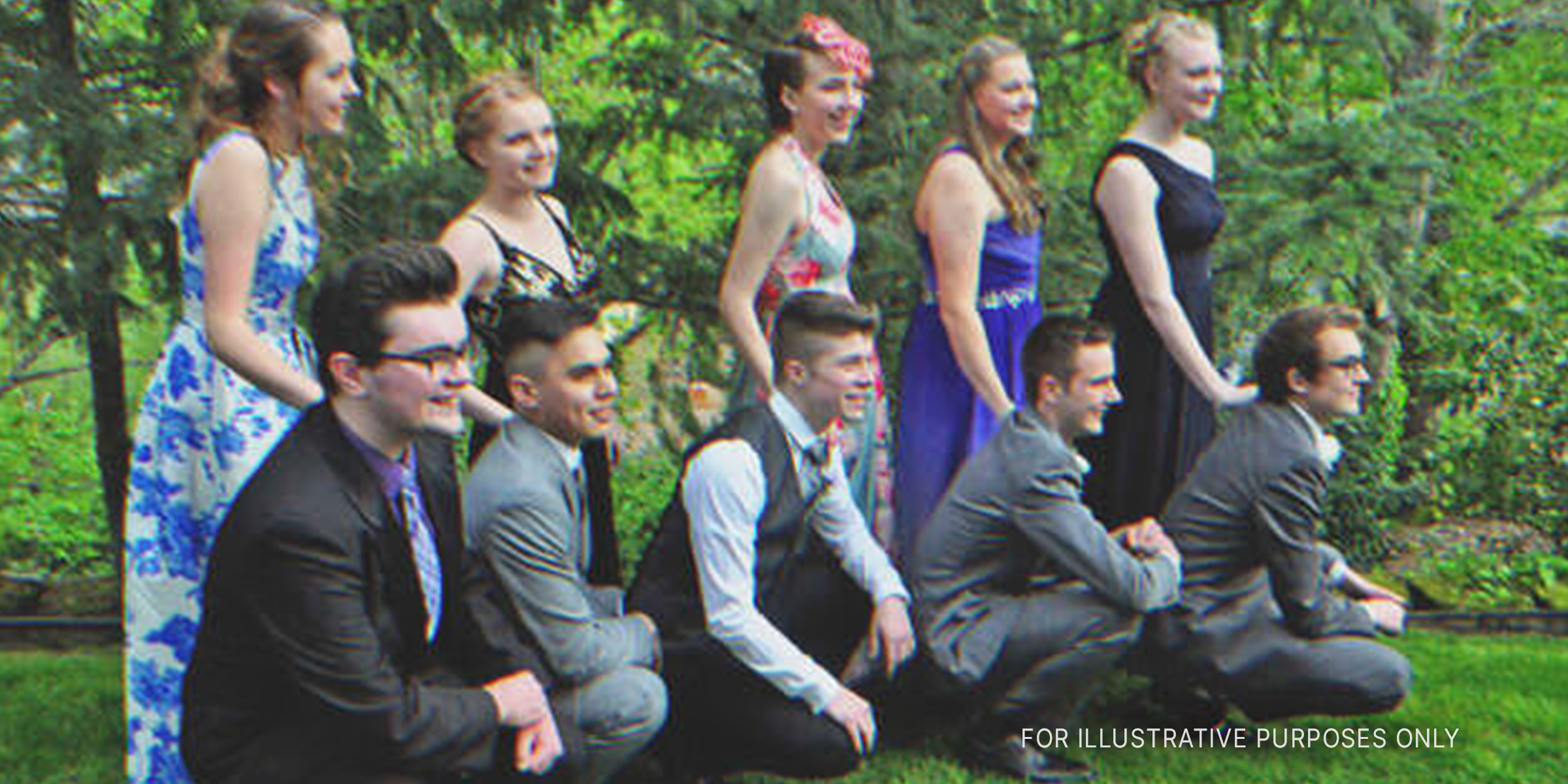 Des adolescents posant pour une photo avant le bal de fin d'année | Source : Flickr / Seaners4real (CC BY-SA 2.0)