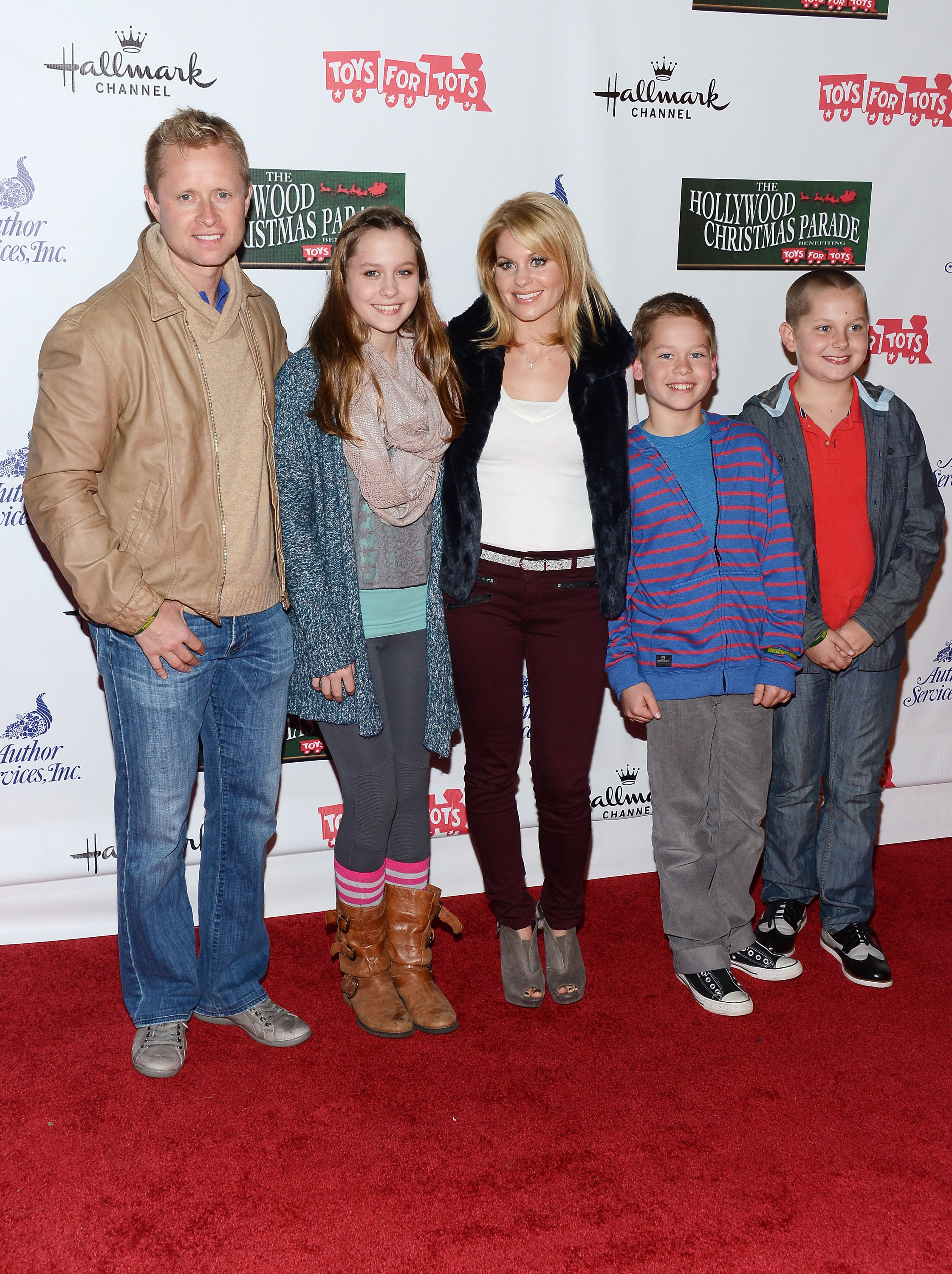 Actress Candace Cameron Bure (C) and her family in Hollywood, California on November 25, 2012 | Source: Getty Images