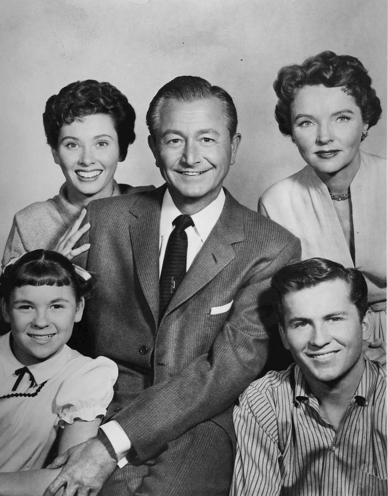 Cast photo of the Anderson family from the television program Father Knows Best | Photo: Wikimedia Commons