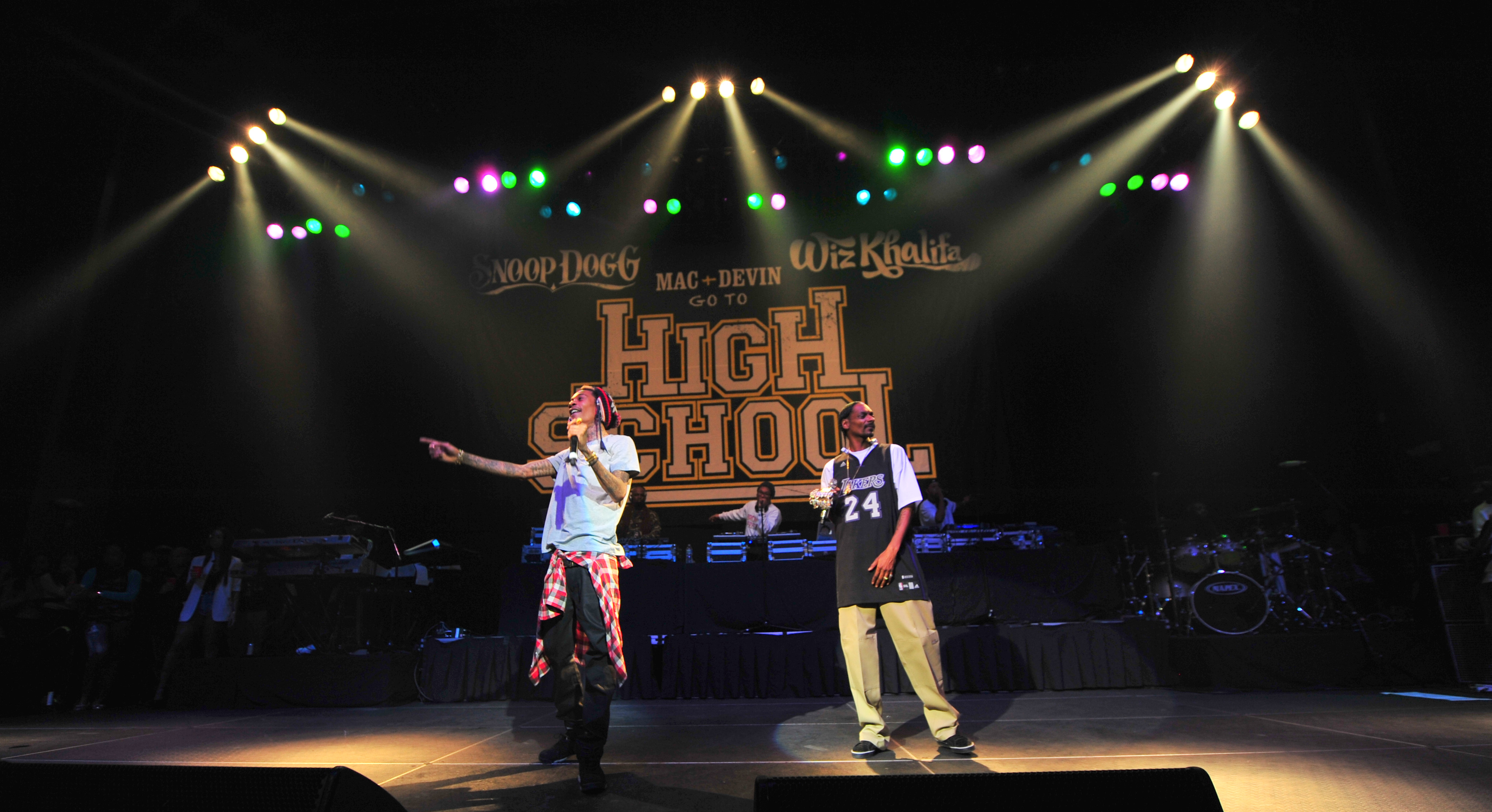 Wiz Khalifa and Snoop Dogg perform at The Tabernacle on December 10, 2011, in Atlanta, Georgia. | Source: Getty Images